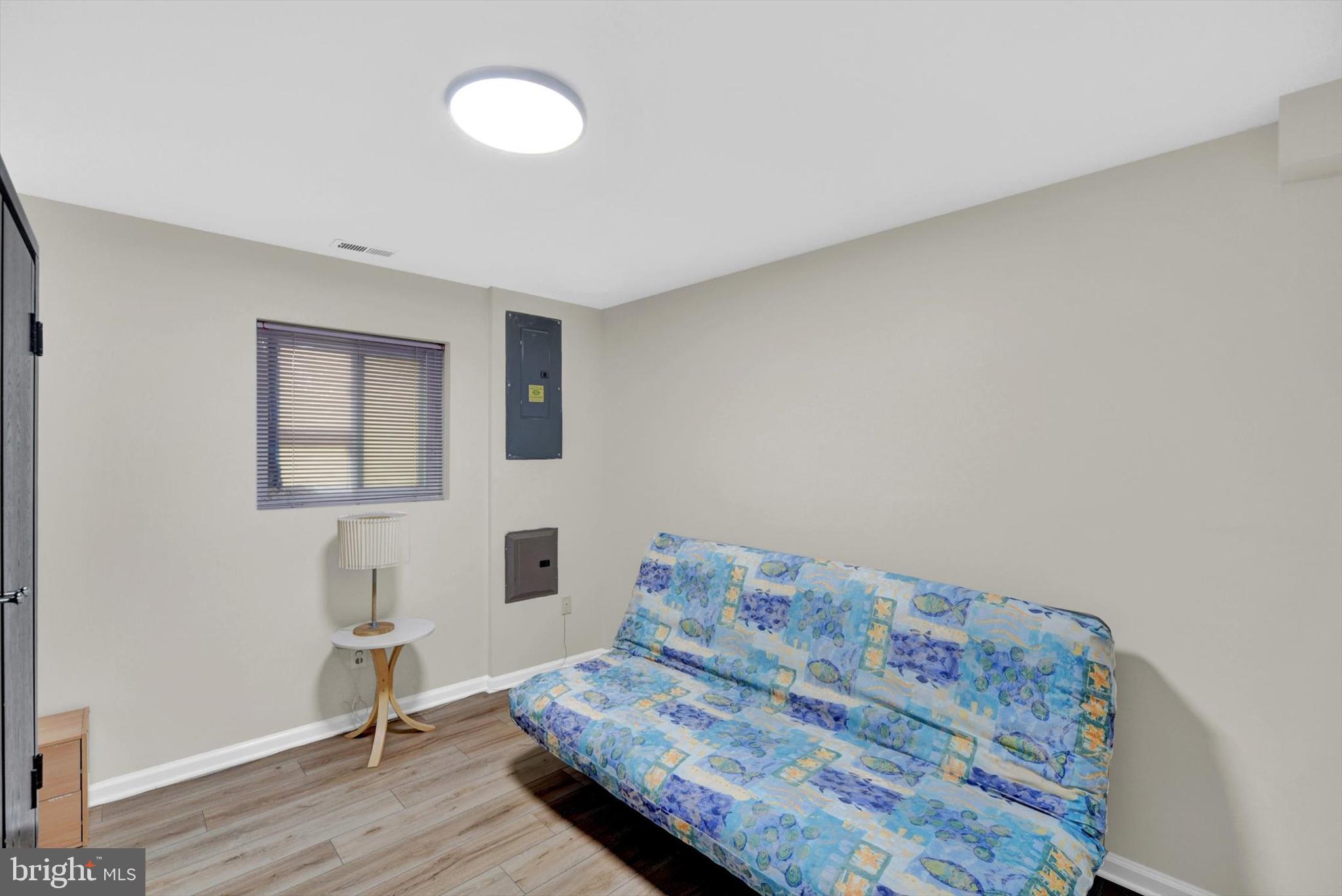 CAVESWOOD - Residential