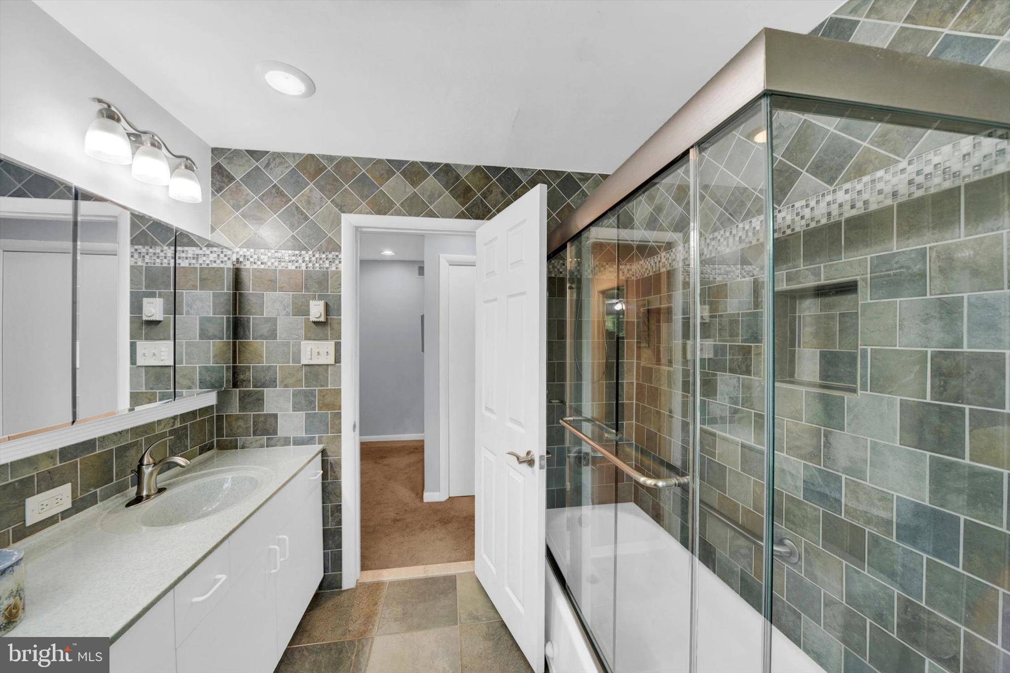 CAVESWOOD - Residential