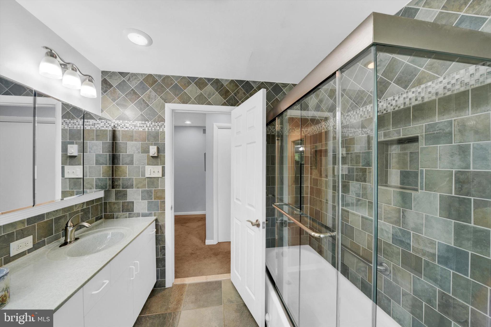 CAVESWOOD - Residential