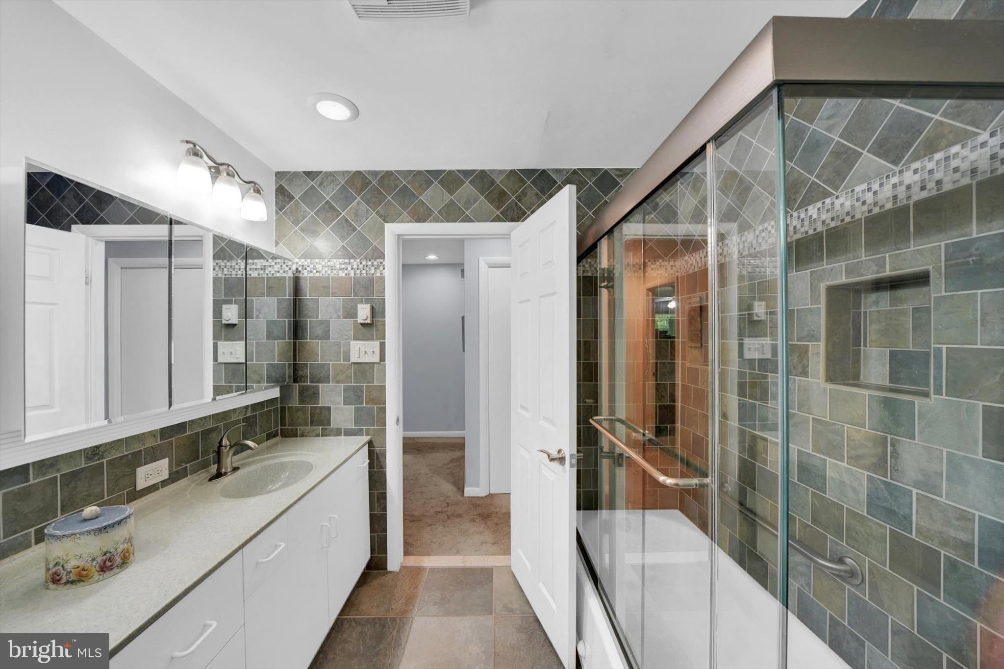 CAVESWOOD - Residential