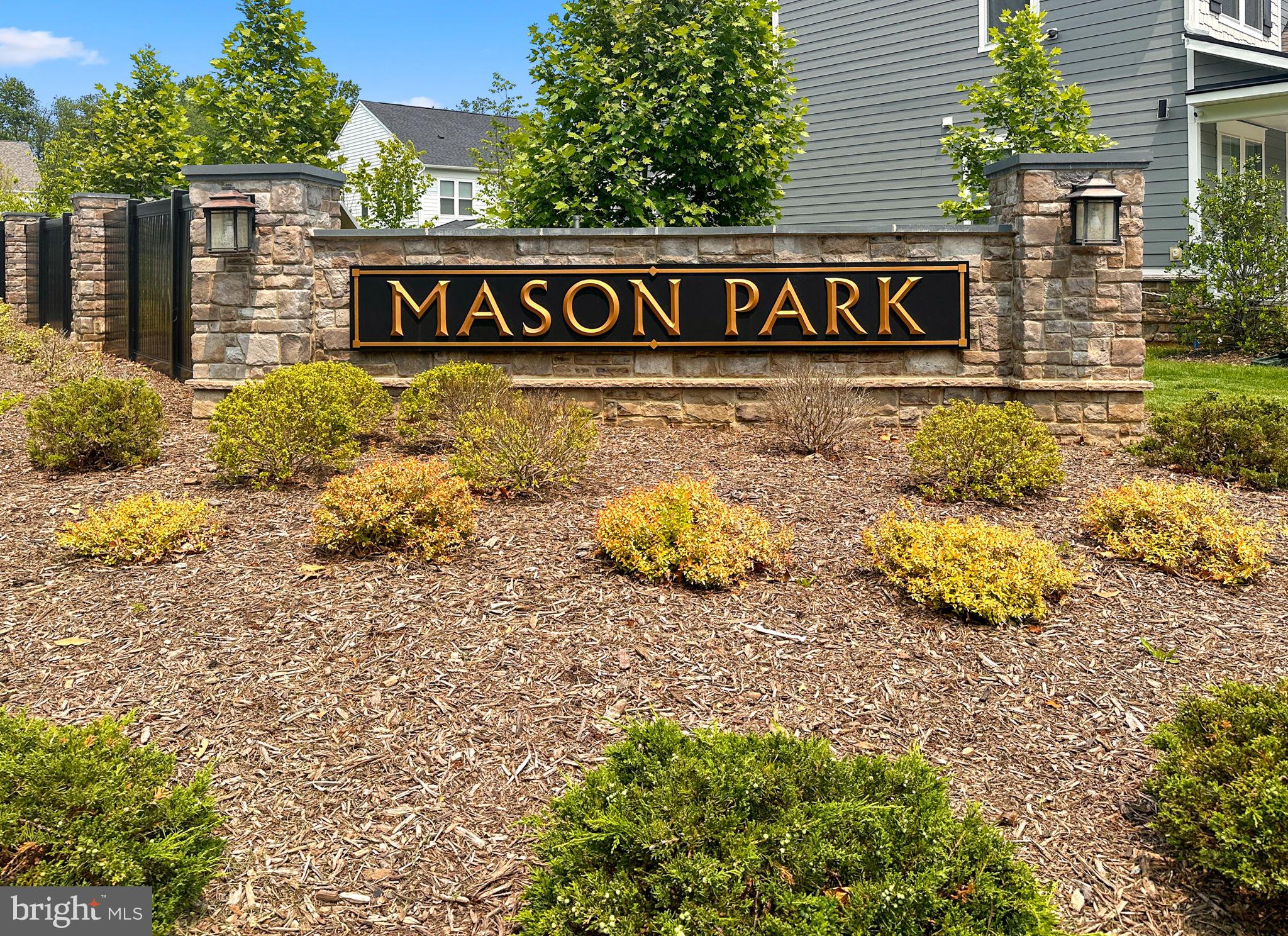 MASON PARK - Residential