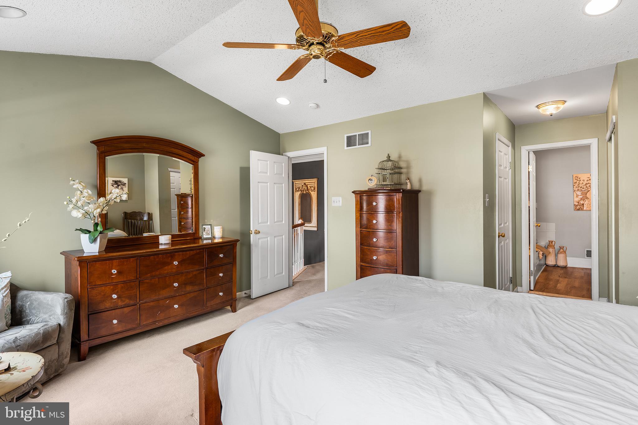 INDIAN CREEK - Residential