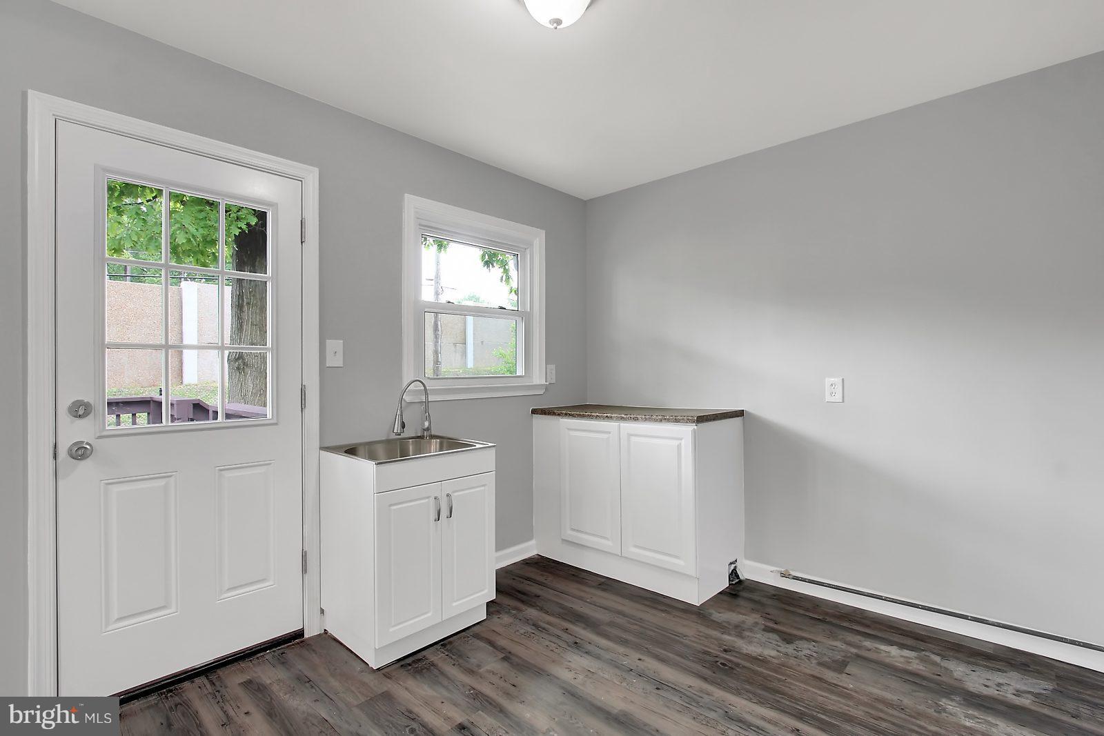 HILLCREST MANOR - Residential