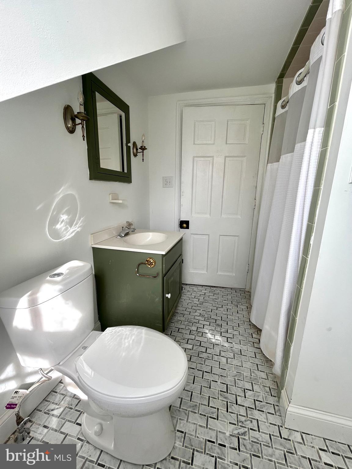 NEWTOWN SQ - Residential Lease