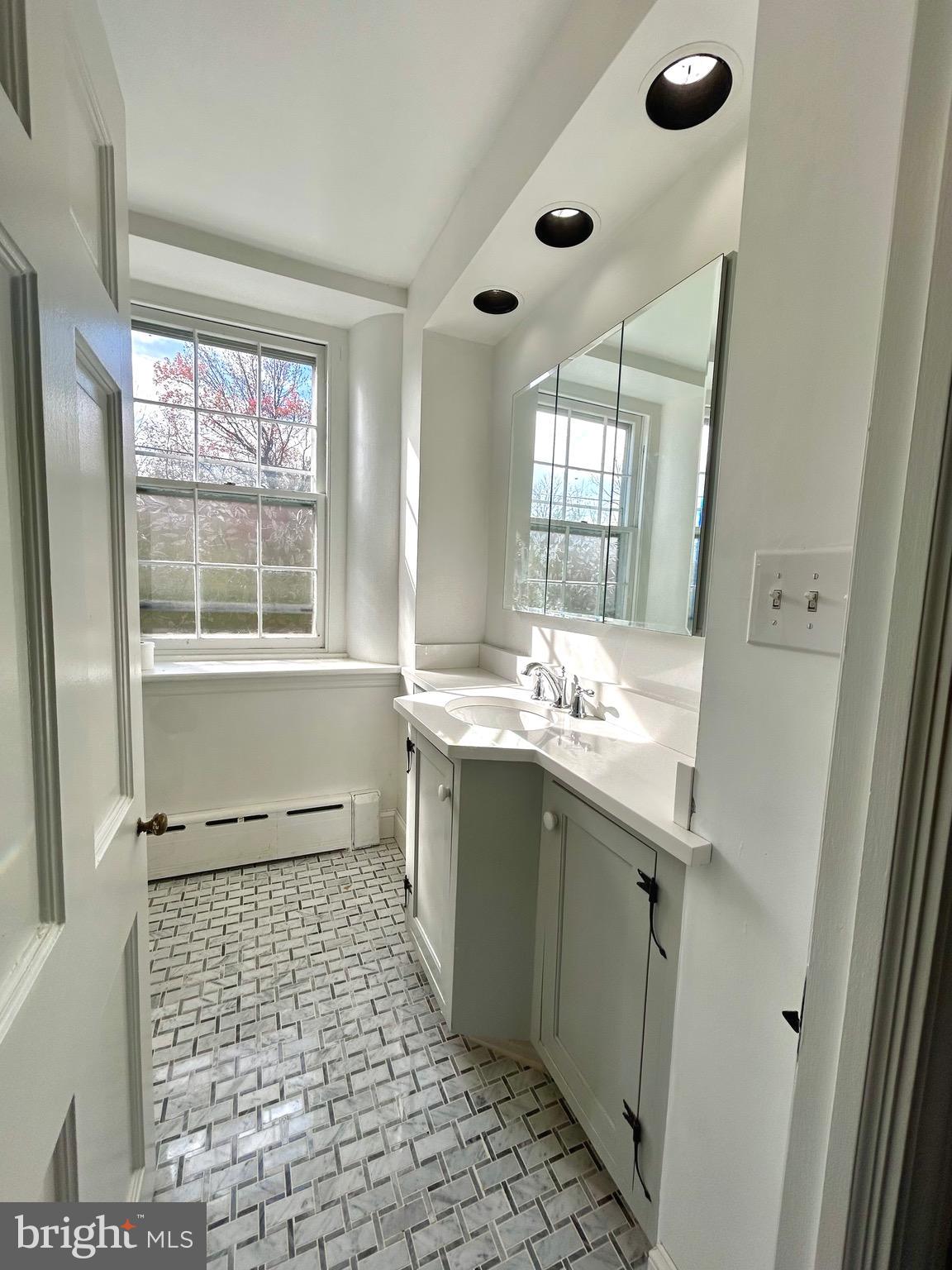 NEWTOWN SQ - Residential Lease