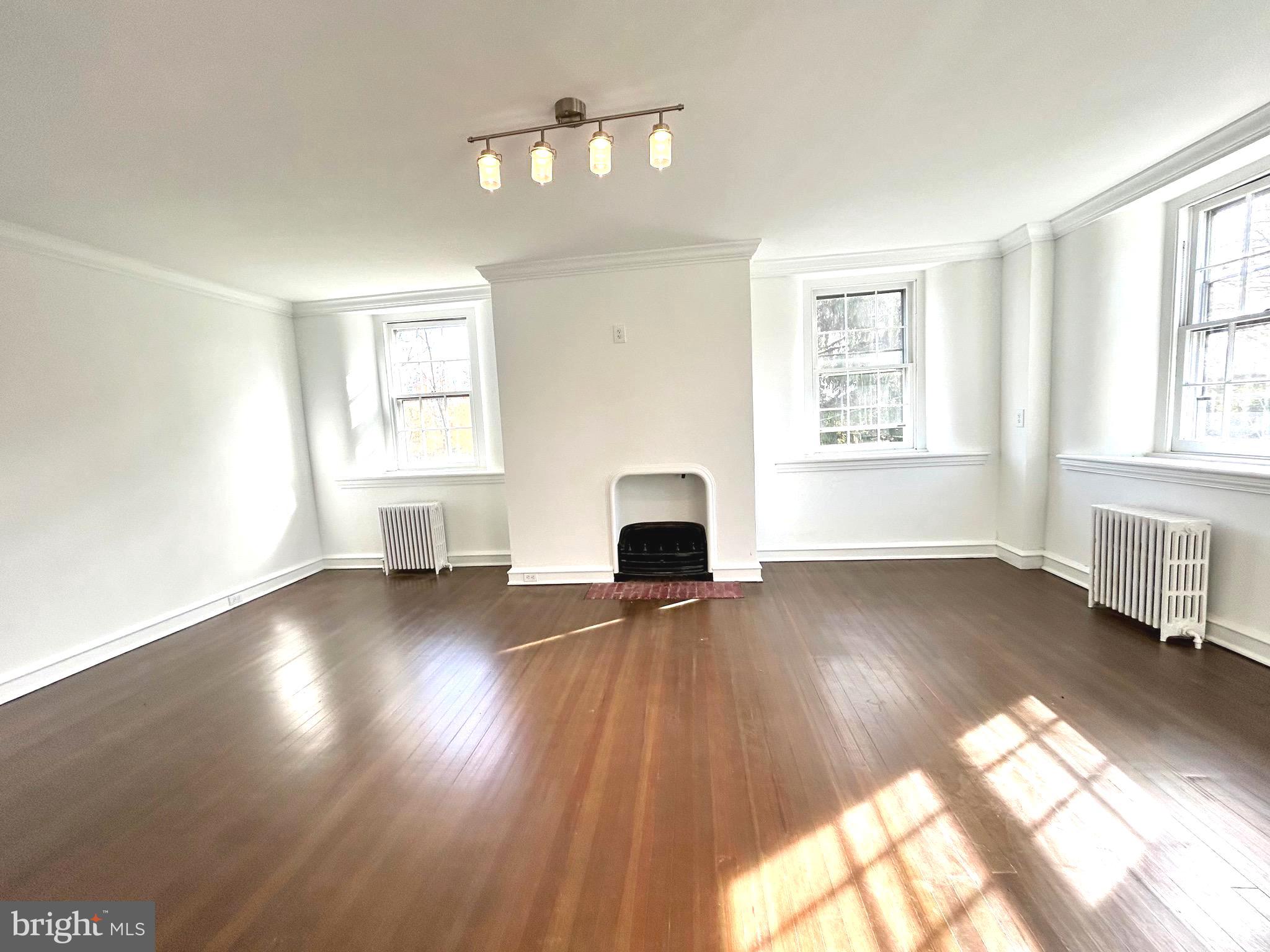 NEWTOWN SQ - Residential Lease