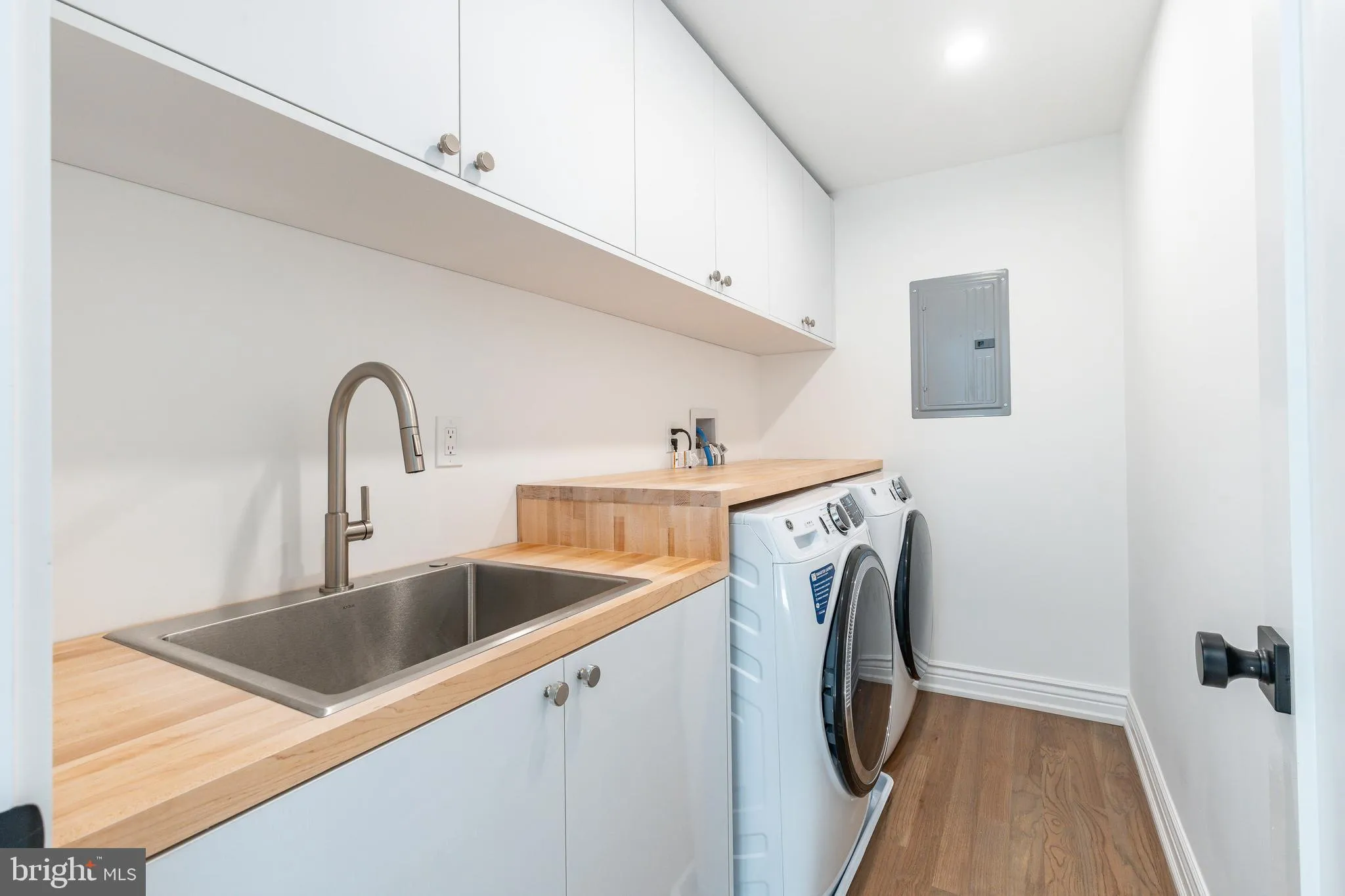 Philadelphia, Pennsylvania 19146, United States, 3 Bedrooms Bedrooms, ,3 BathroomsBathrooms,Residential,Contingent,215603