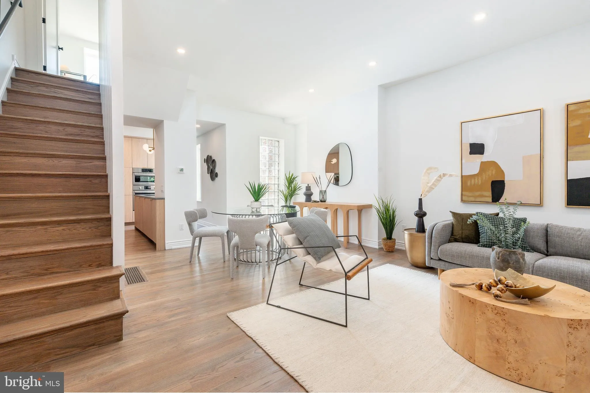 Philadelphia, Pennsylvania 19146, United States, 3 Bedrooms Bedrooms, ,3 BathroomsBathrooms,Residential,Contingent,215603