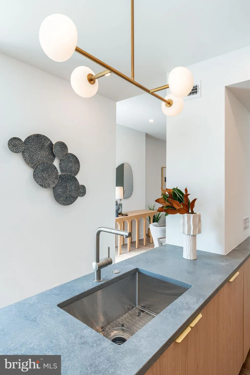 Philadelphia, Pennsylvania 19146, United States, 3 Bedrooms Bedrooms, ,3 BathroomsBathrooms,Residential,Contingent,215603