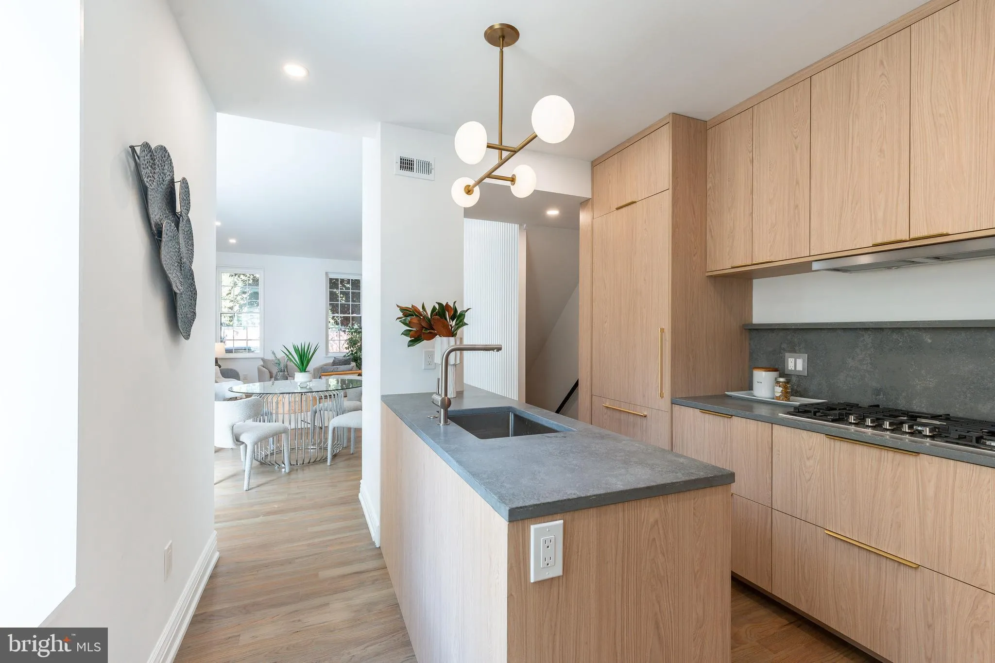 Philadelphia, Pennsylvania 19146, United States, 3 Bedrooms Bedrooms, ,3 BathroomsBathrooms,Residential,Contingent,215603