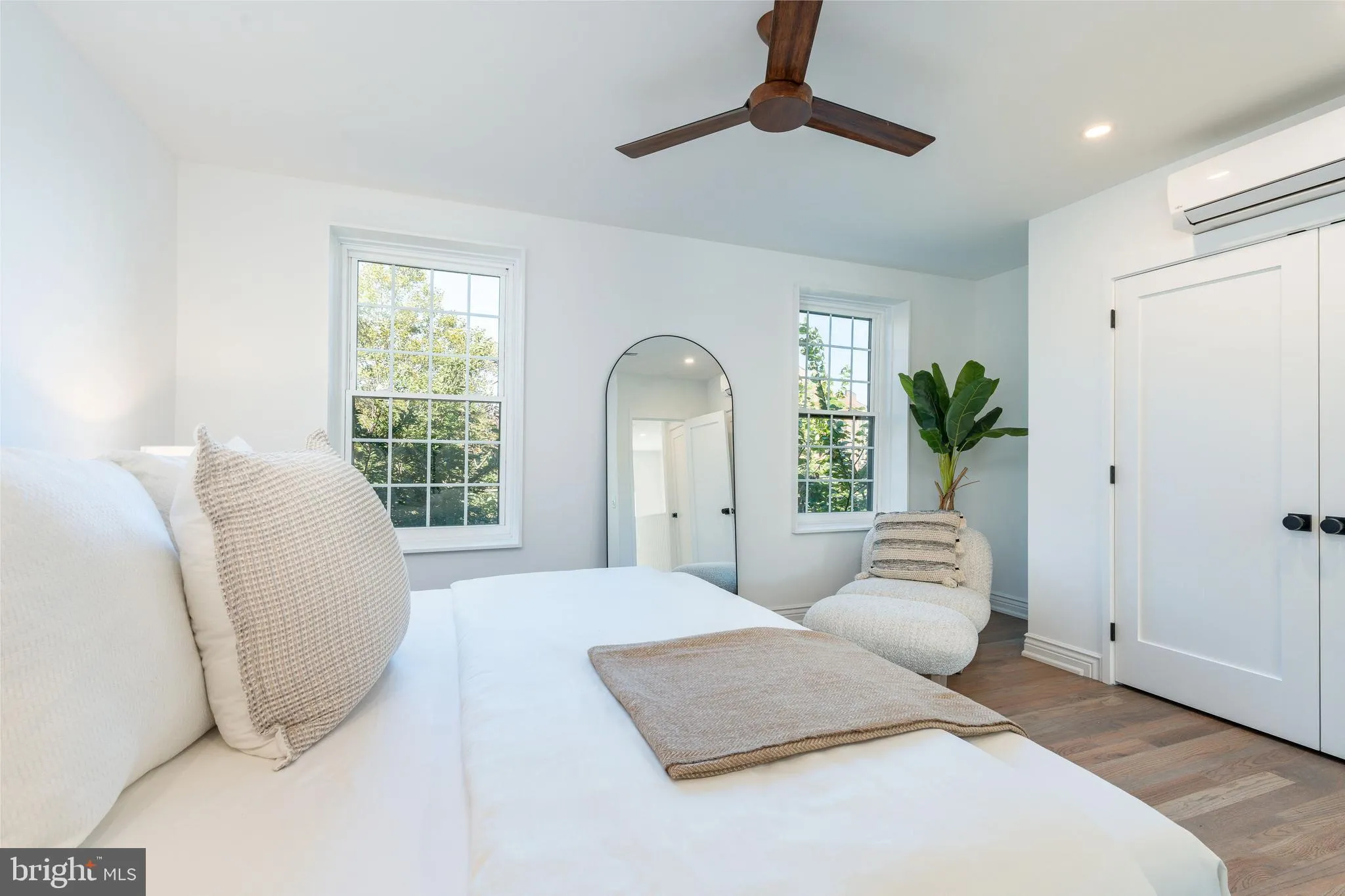 Philadelphia, Pennsylvania 19146, United States, 3 Bedrooms Bedrooms, ,3 BathroomsBathrooms,Residential,Contingent,215603