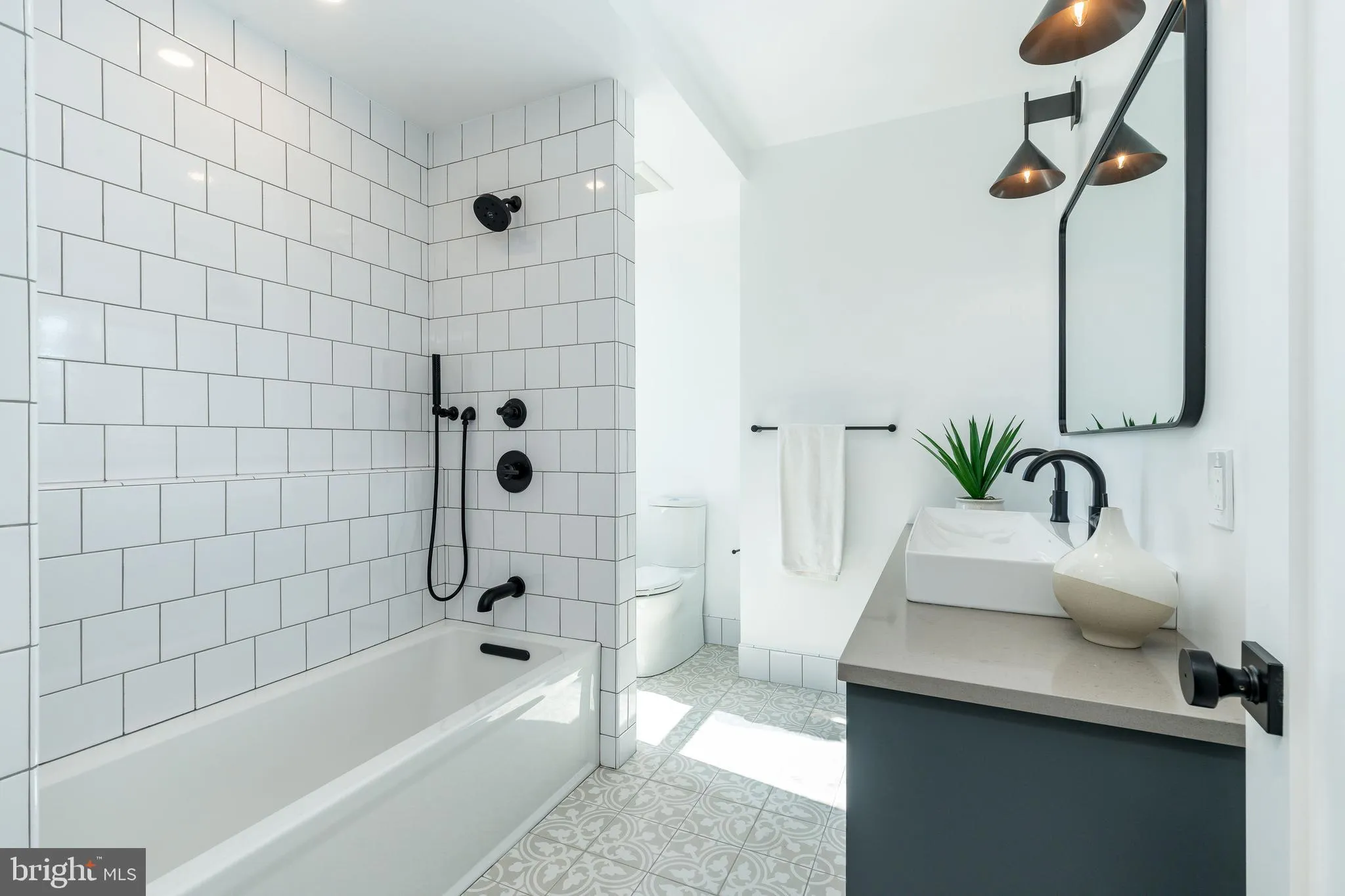 Philadelphia, Pennsylvania 19146, United States, 3 Bedrooms Bedrooms, ,3 BathroomsBathrooms,Residential,Contingent,215603