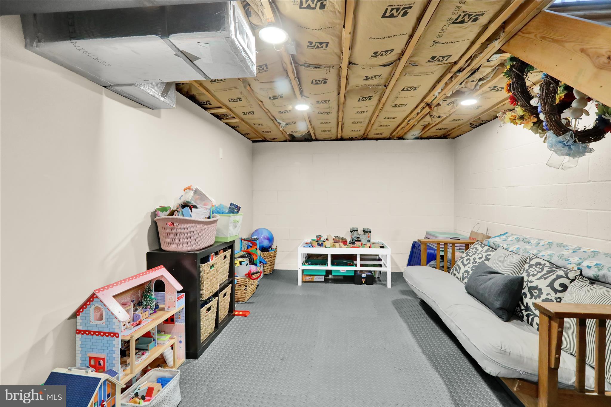 WEISER COURT - Residential