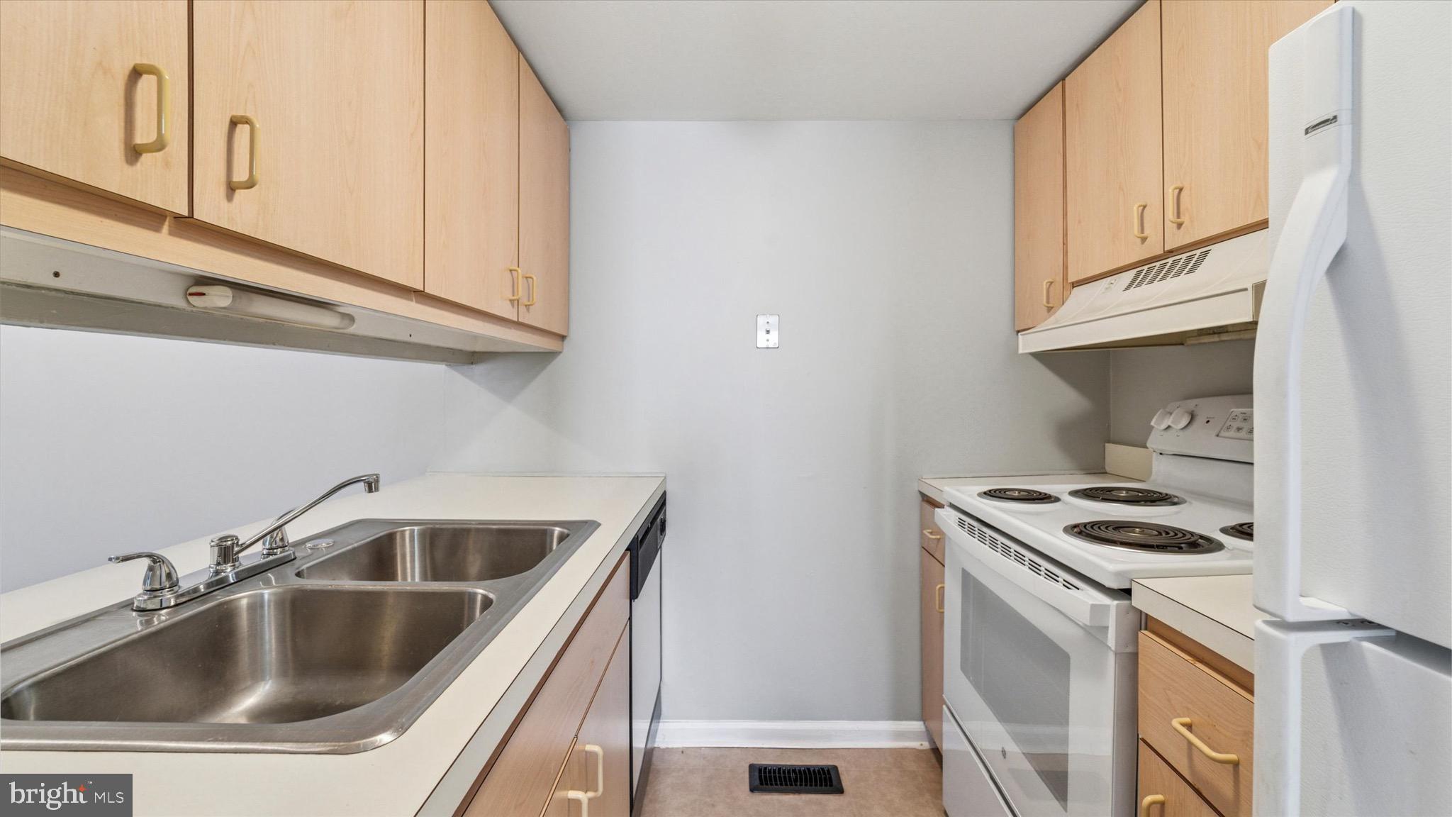 CHATHAM VIL OF TOW - Residential