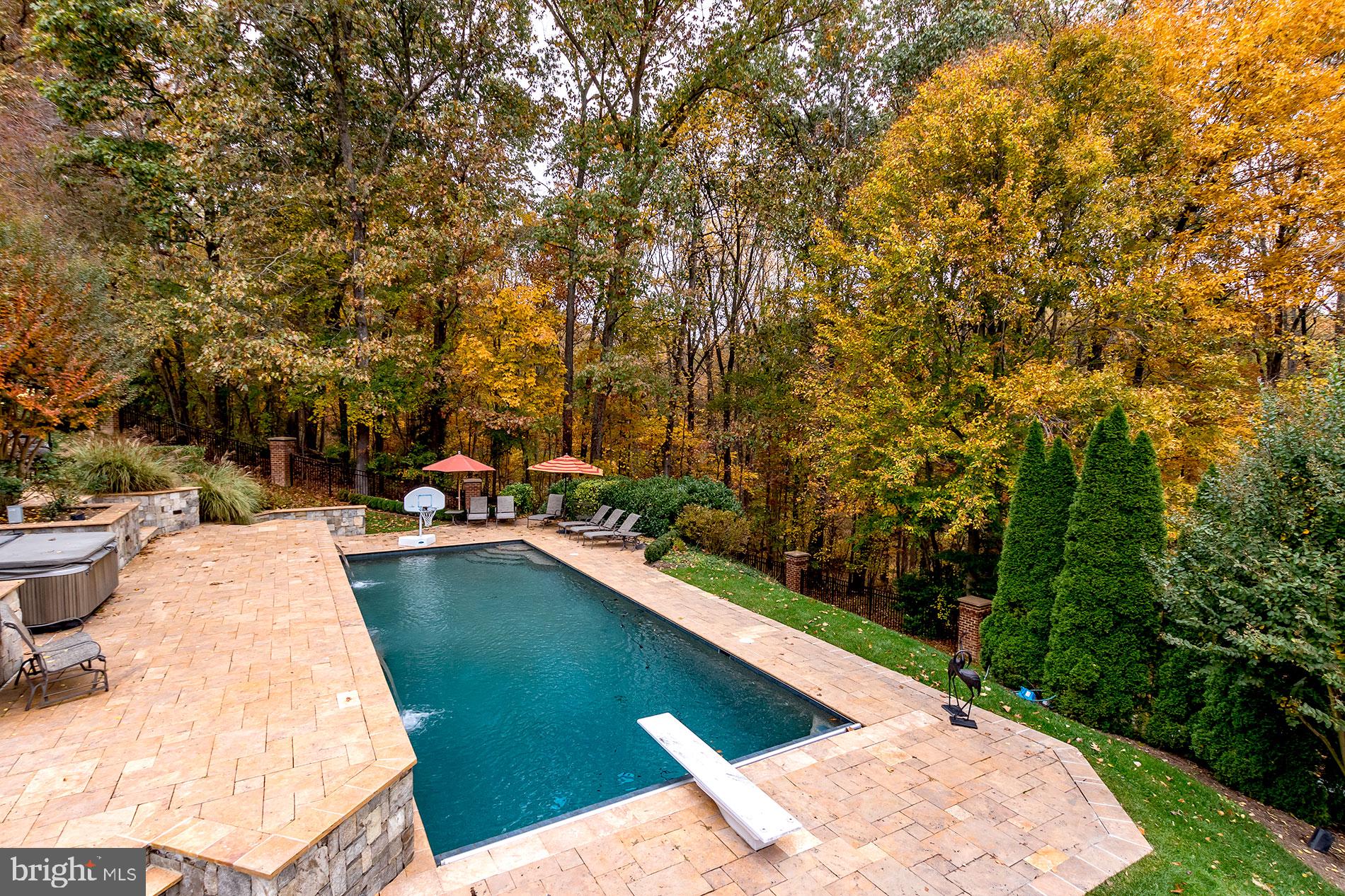 HUNTER'S CREST - Residential