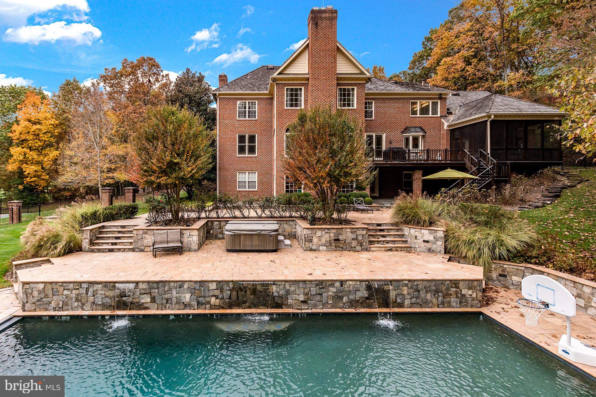 HUNTER'S CREST - Residential