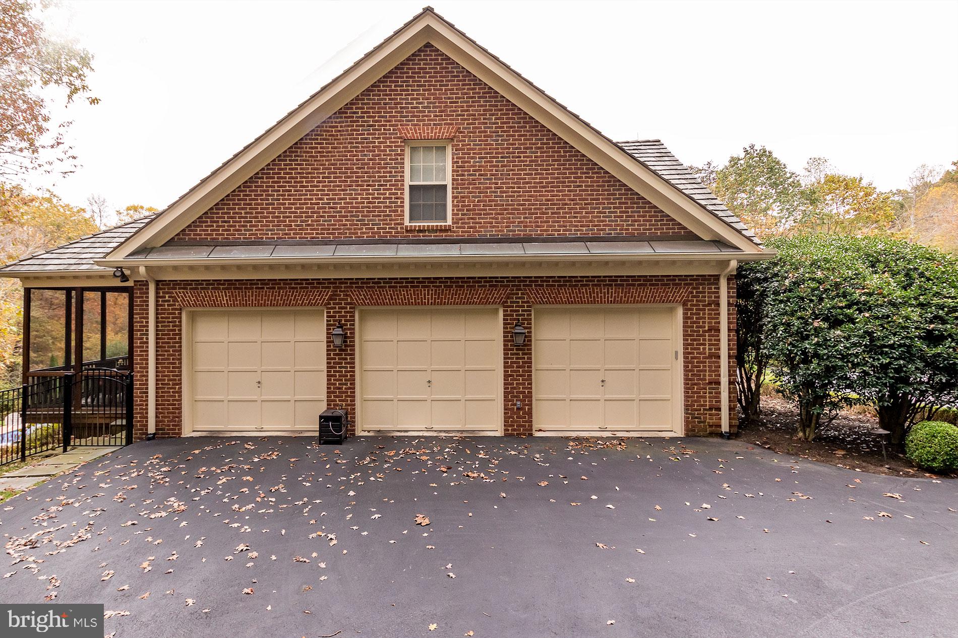 HUNTER'S CREST - Residential