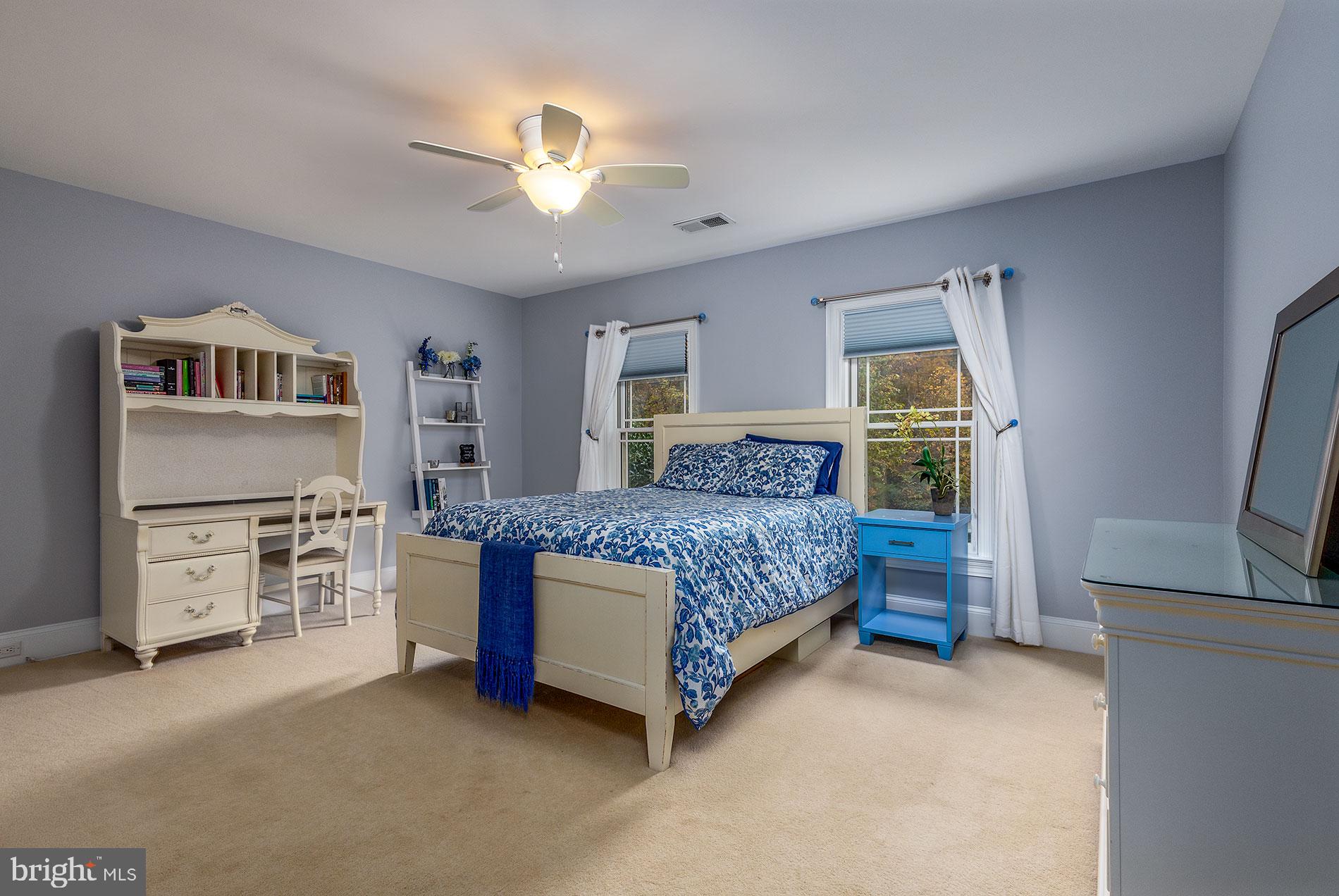 HUNTER'S CREST - Residential