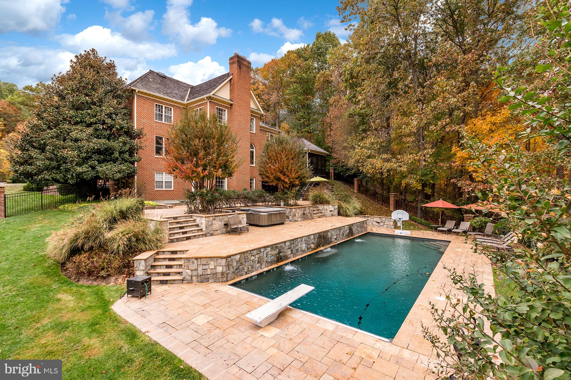 HUNTER'S CREST - Residential