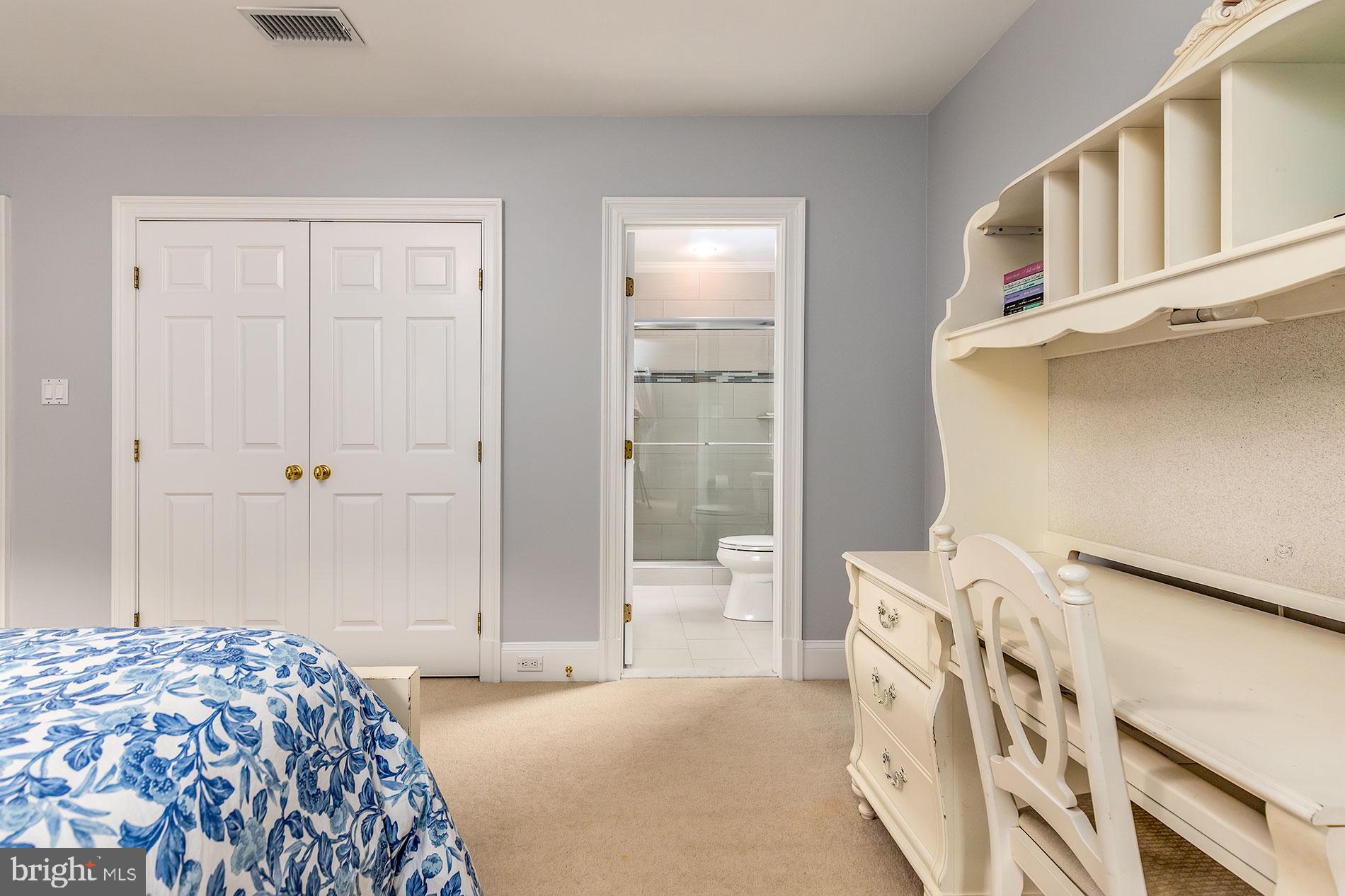 HUNTER'S CREST - Residential