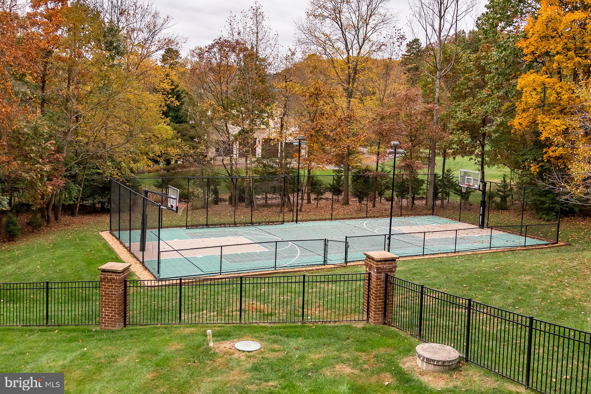 HUNTER'S CREST - Residential