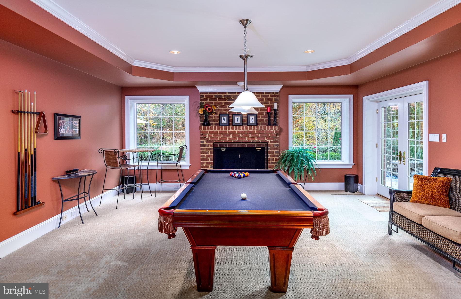 HUNTER'S CREST - Residential