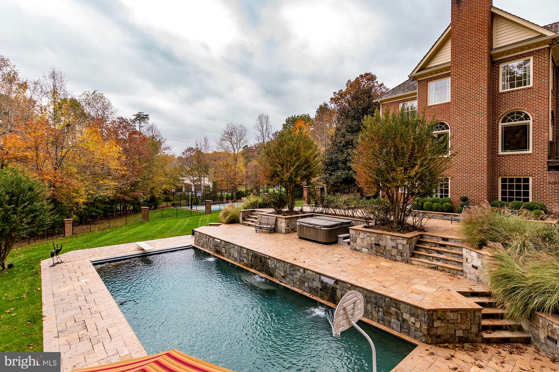 HUNTER'S CREST - Residential