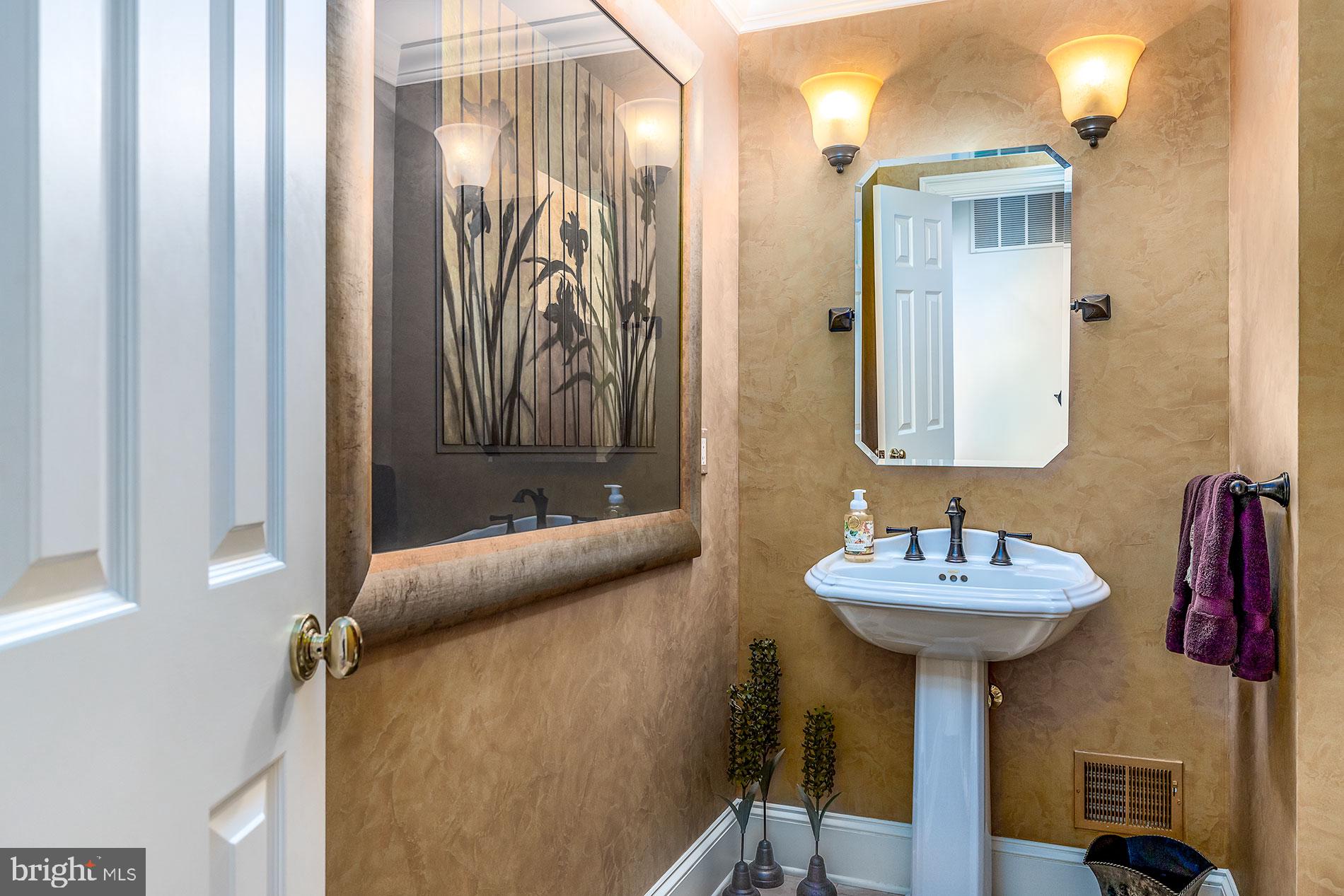 HUNTER'S CREST - Residential