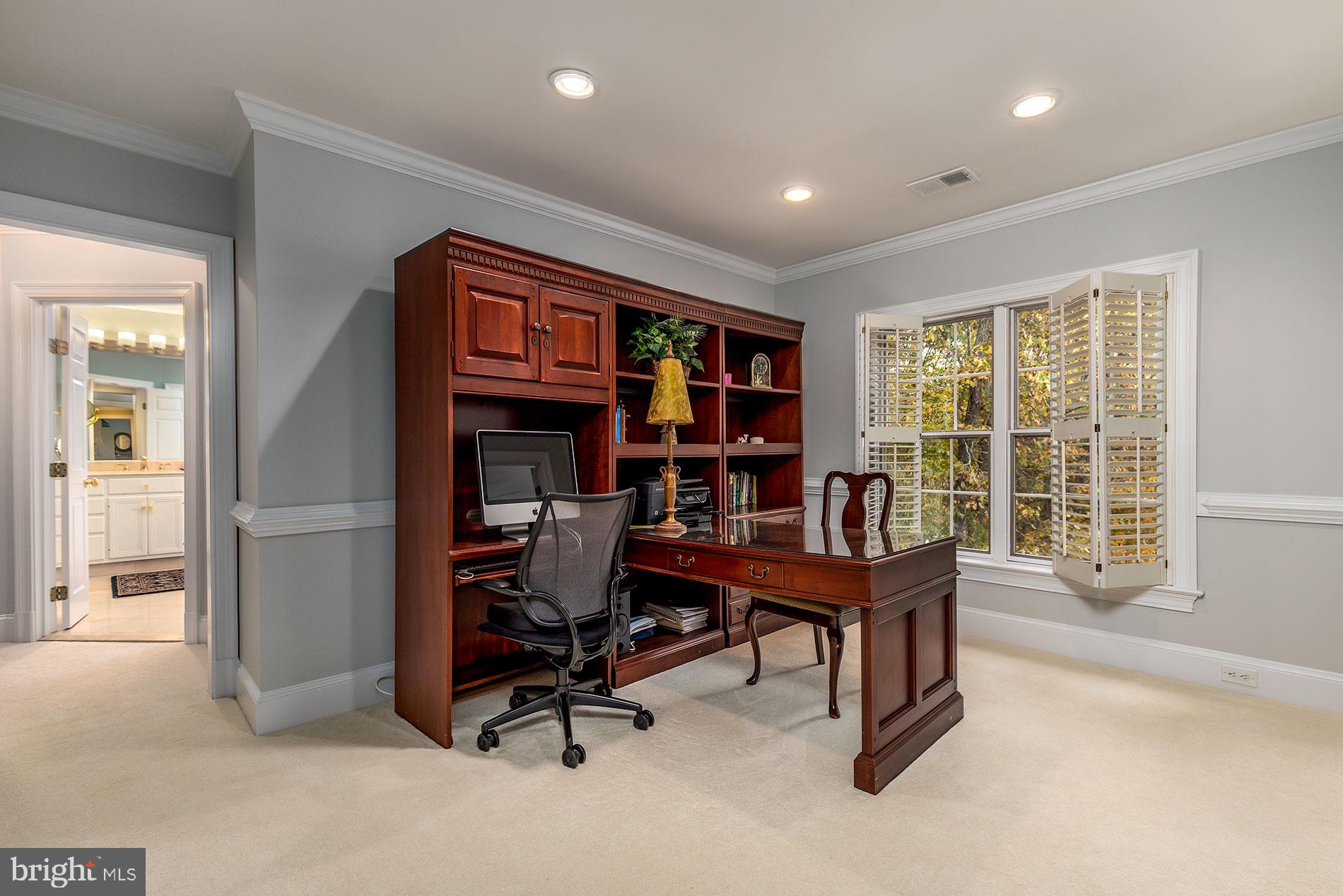 HUNTER'S CREST - Residential