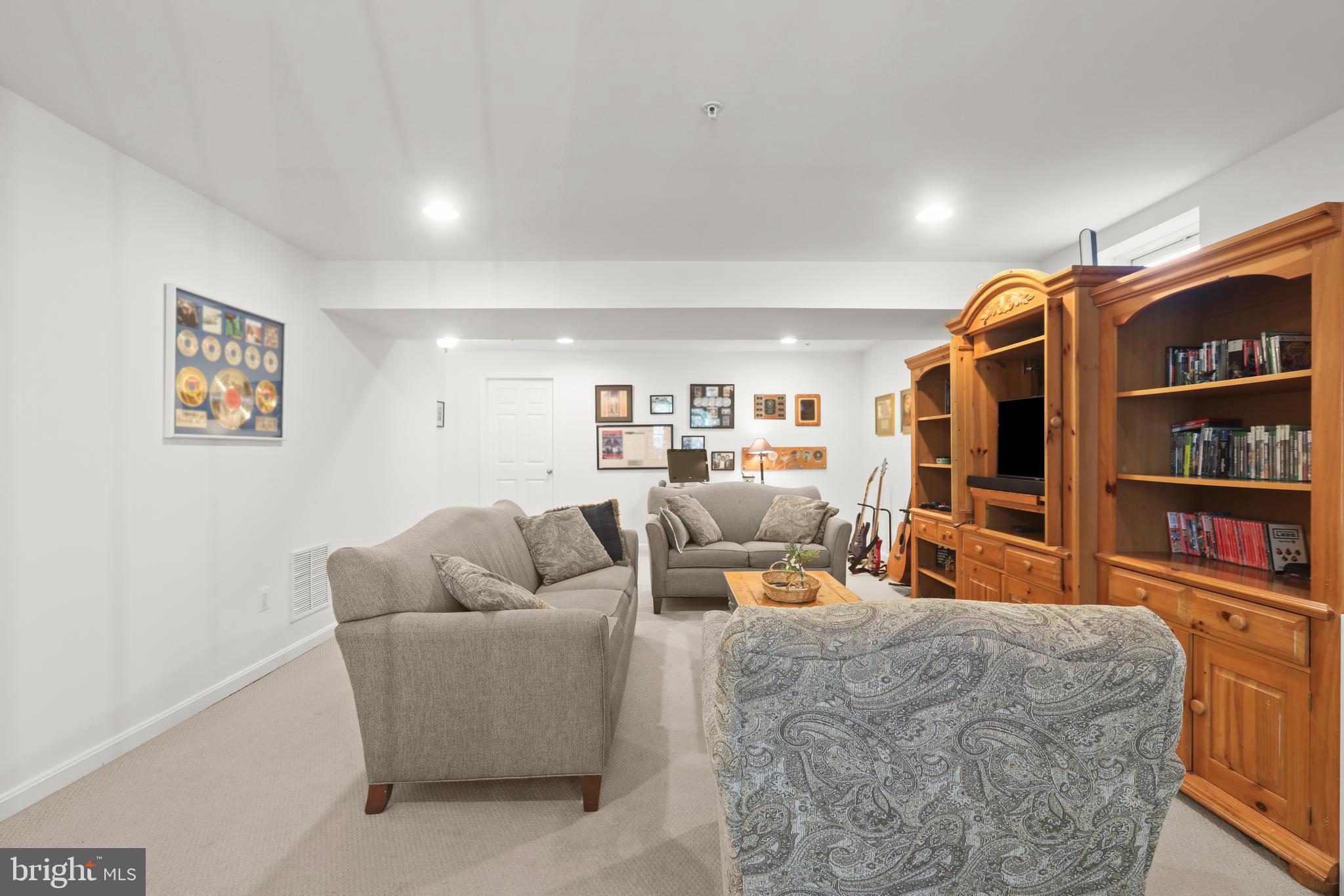 KELLY GLEN - Residential
