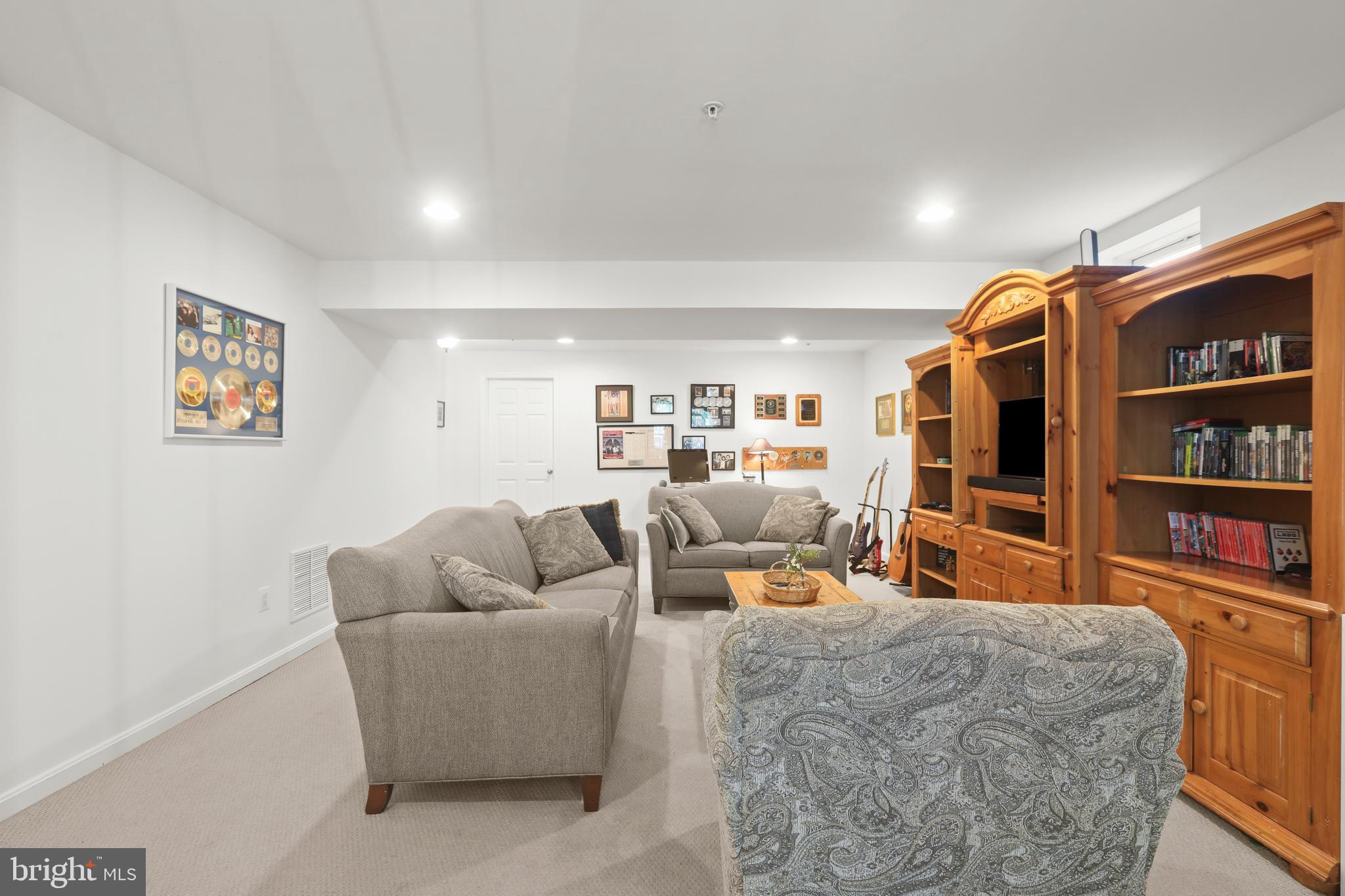 KELLY GLEN - Residential