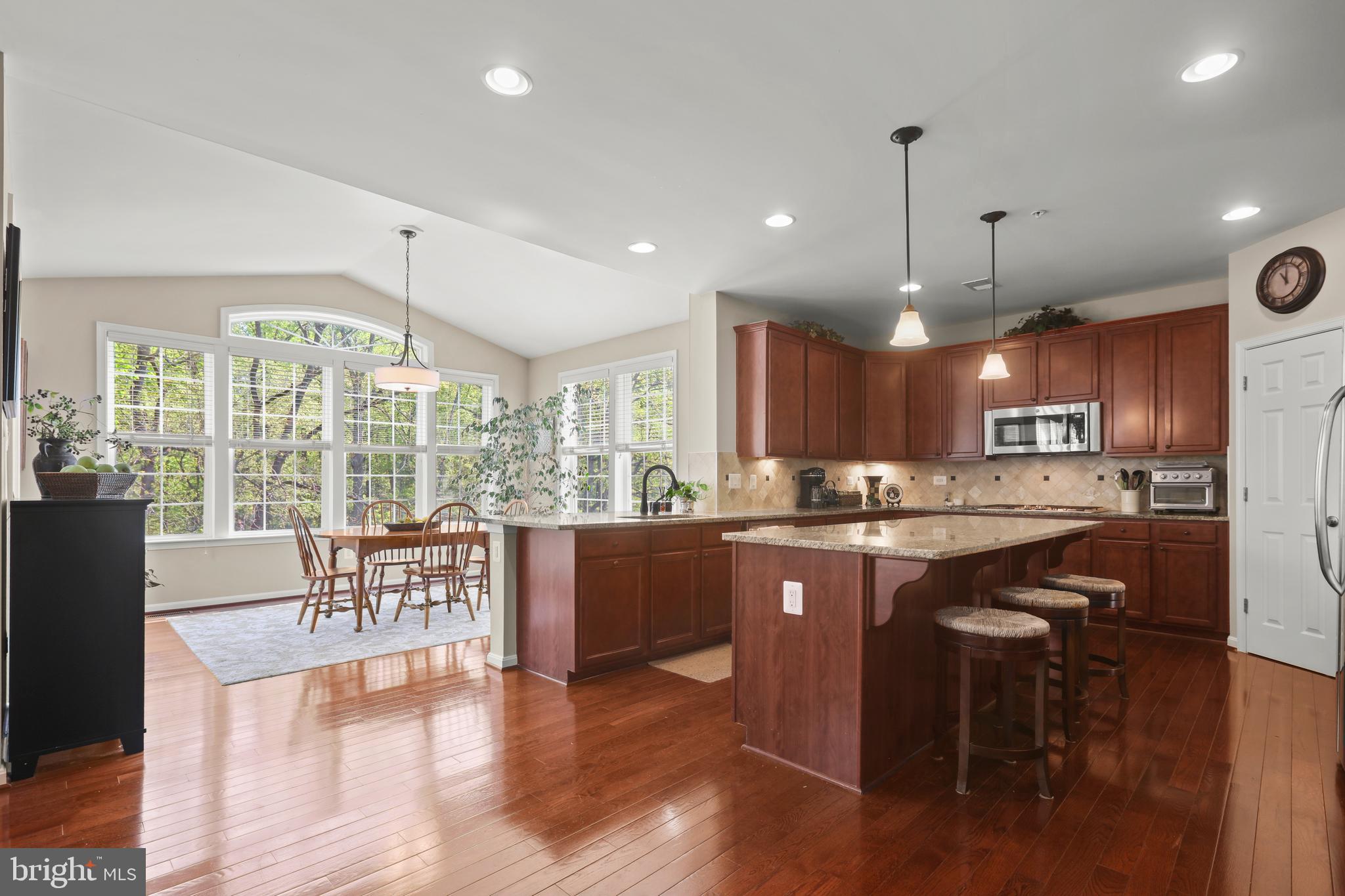 KELLY GLEN - Residential