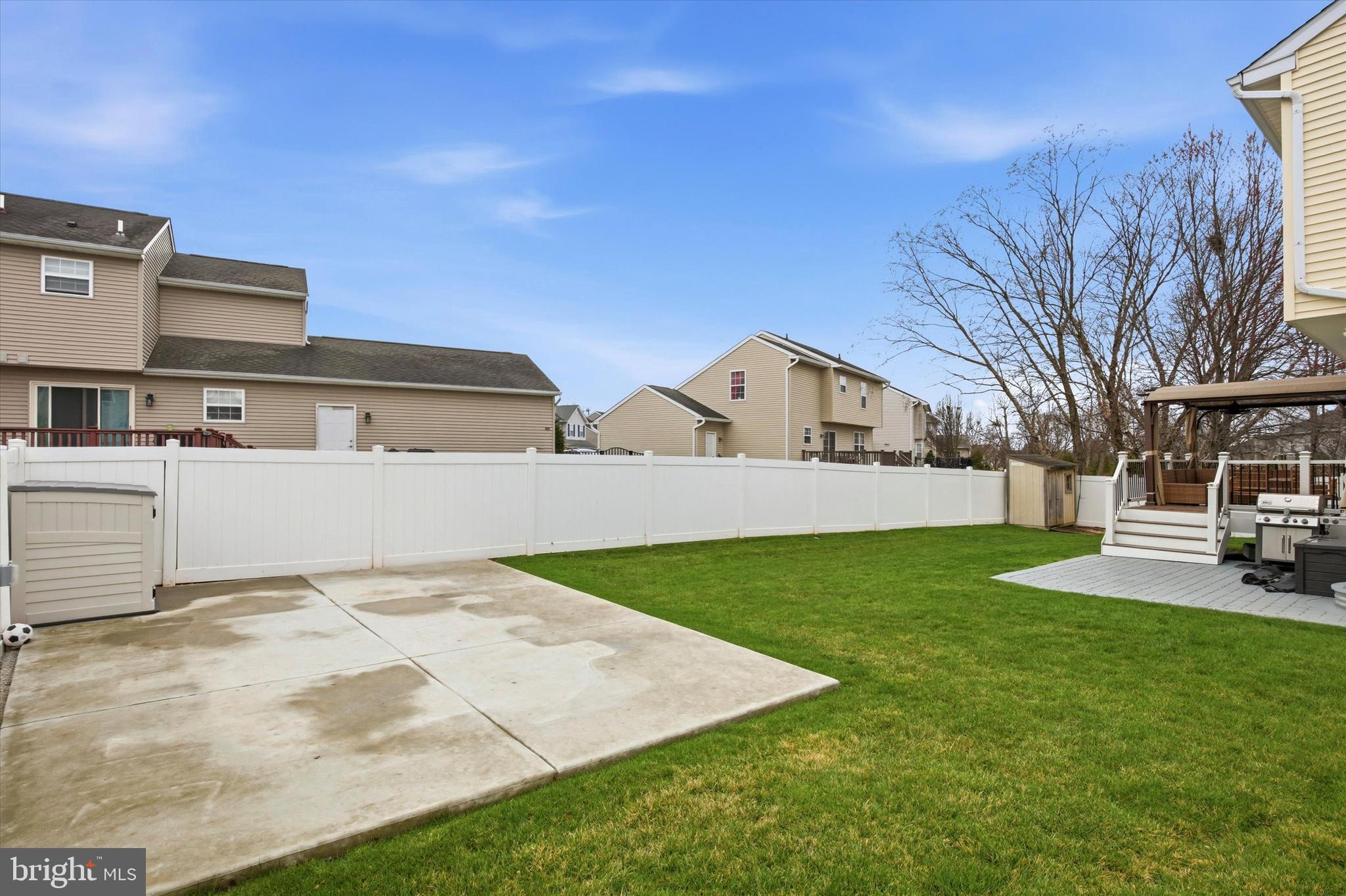 FAIRLAWN COURT - Residential