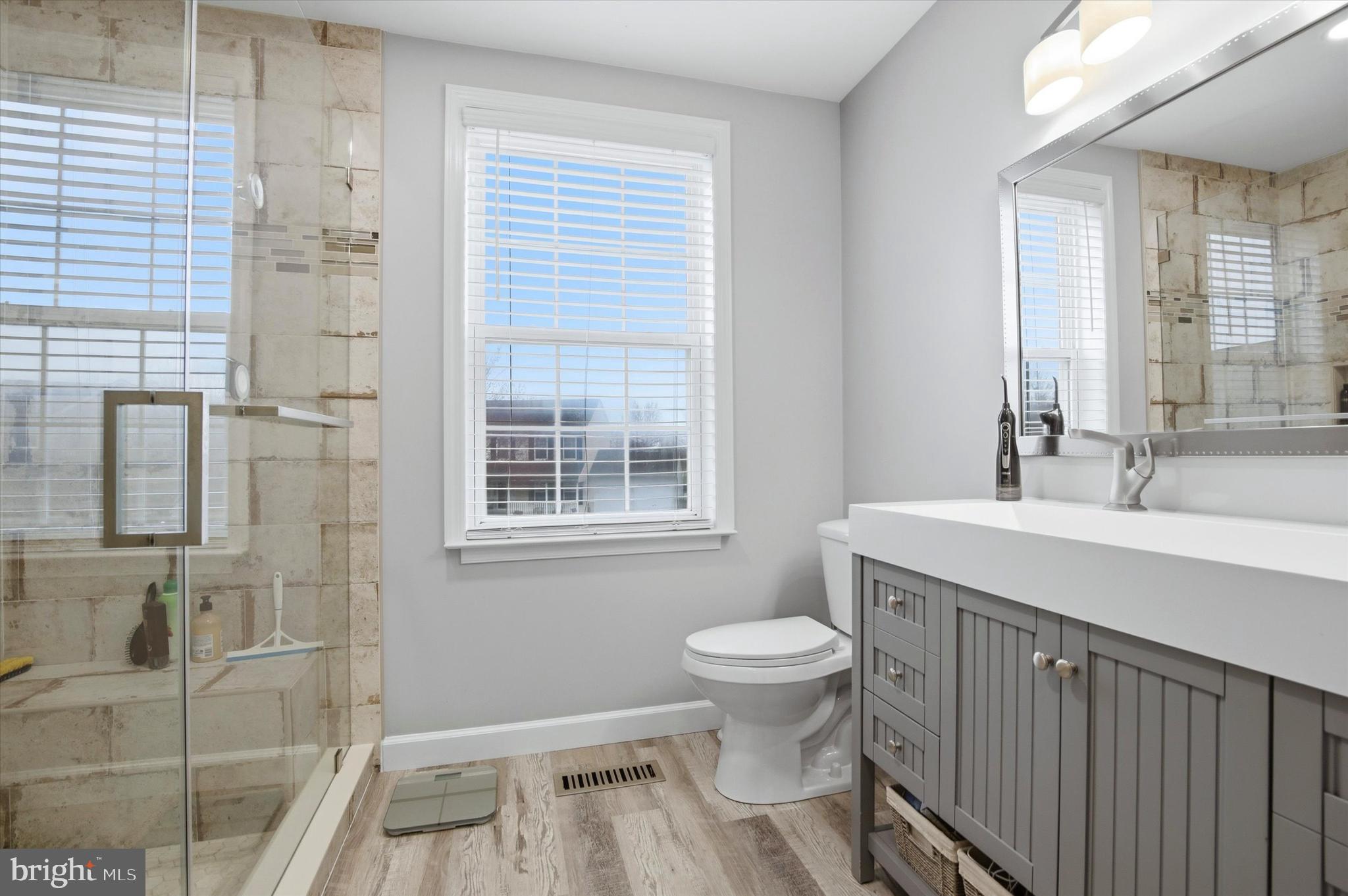 FAIRLAWN COURT - Residential