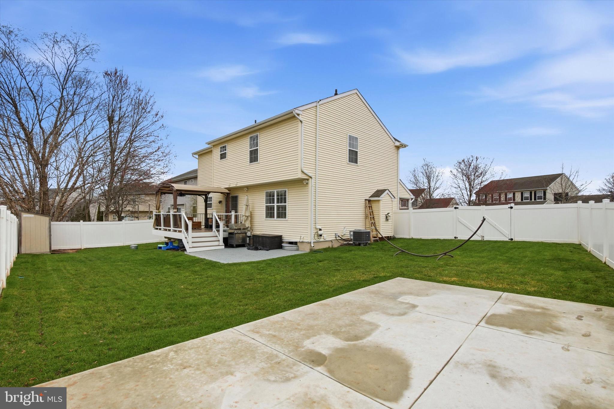 FAIRLAWN COURT - Residential