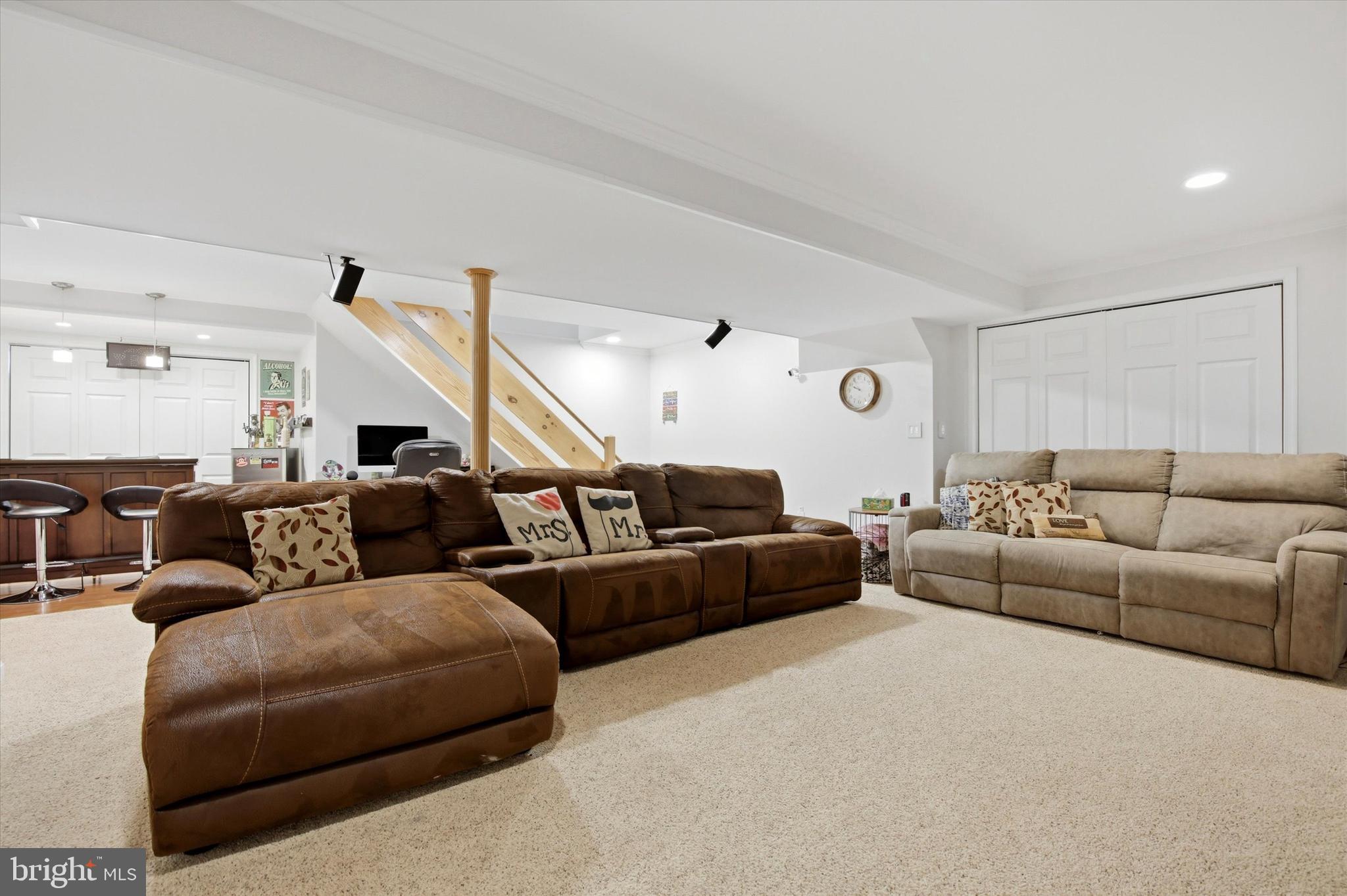 FAIRLAWN COURT - Residential