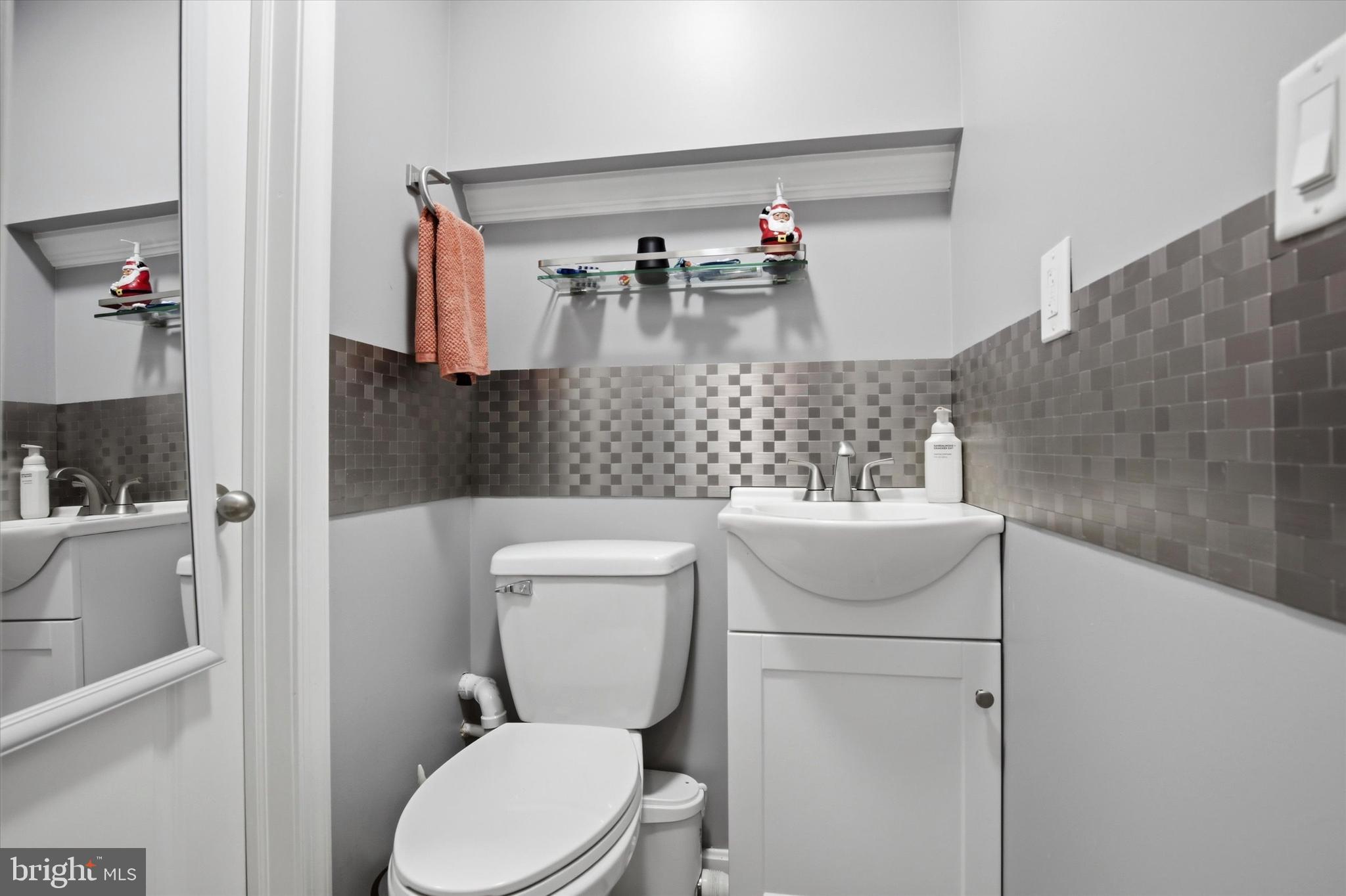 FAIRLAWN COURT - Residential