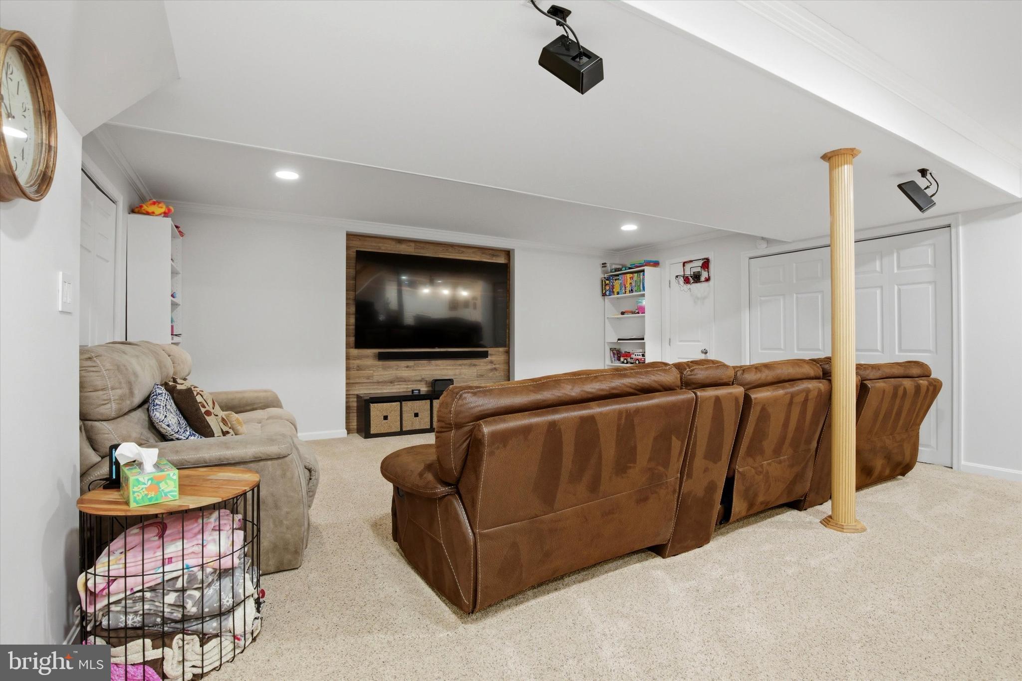 FAIRLAWN COURT - Residential