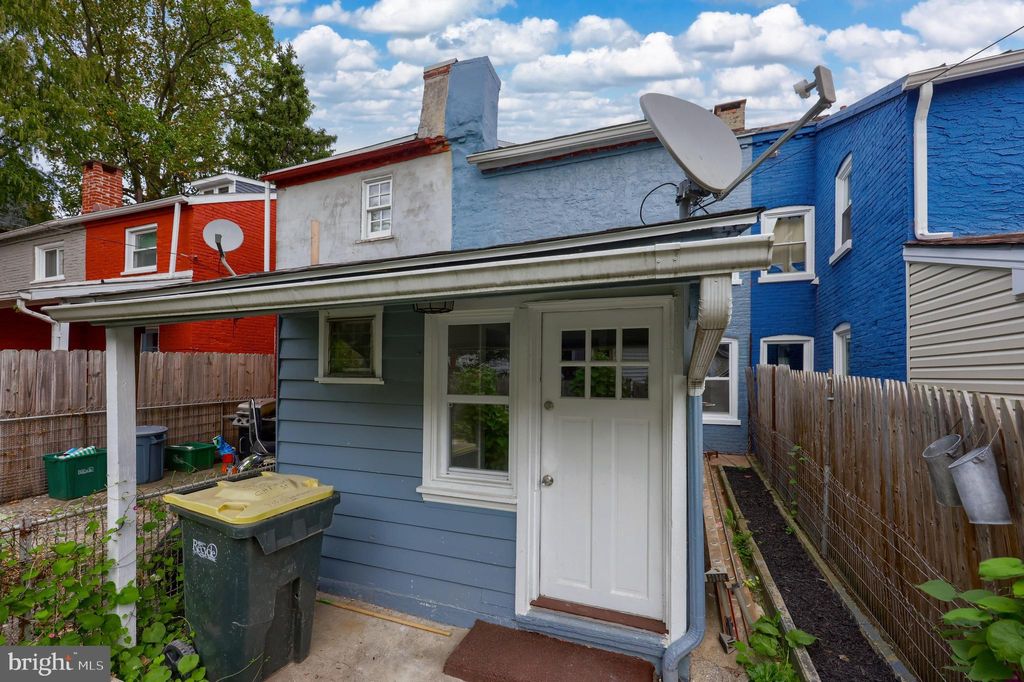 Photo of 435 Chambers Street, Lancaster, PA 17603 (MLS # PALA2058034)