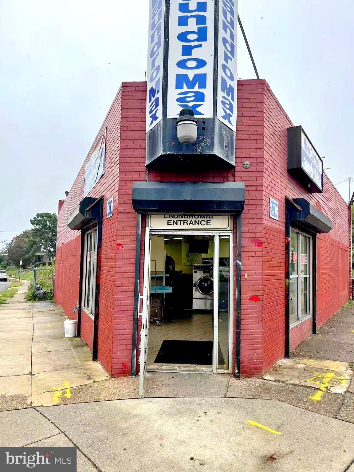 The sale is including property and laundry business, which includes 28 commercial dryers and 26 commercial washer. The laundry business has been open more than 10 years. The seller is the owner of the laundry business. Easy to show.