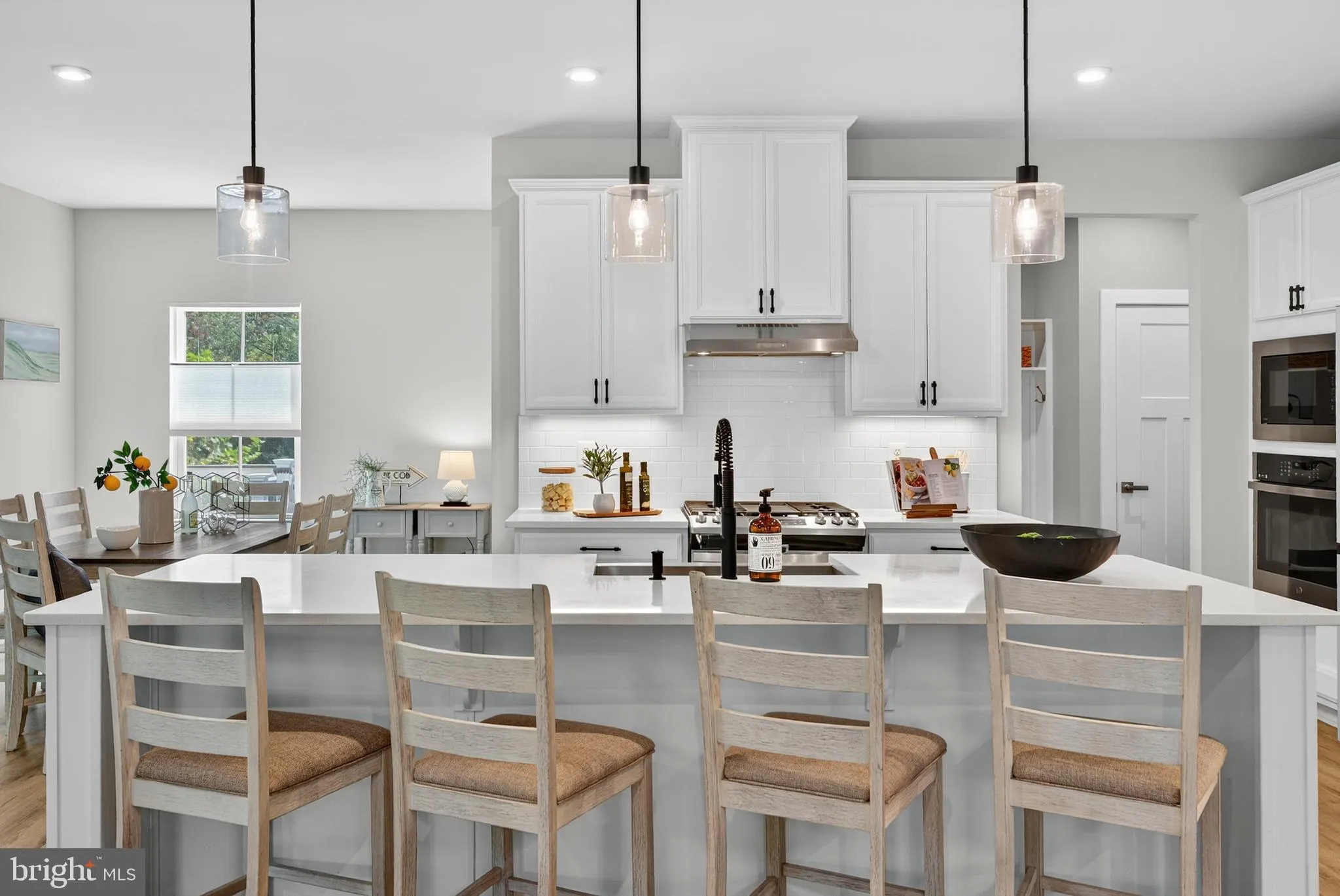 Aldie, Virginia 20105, United States, 4 Bedrooms Bedrooms, ,5 BathroomsBathrooms,Residential,Contingent,201381