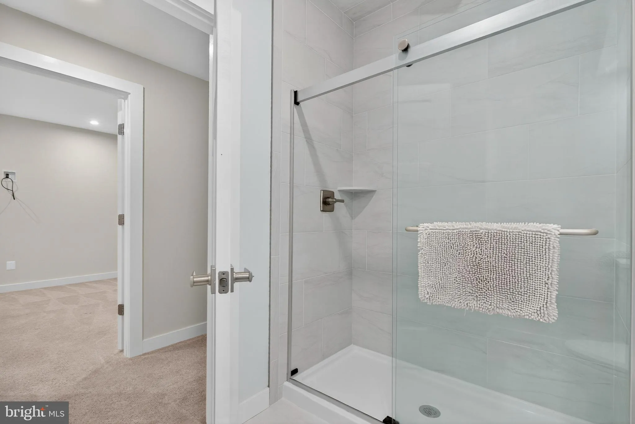 Aldie, Virginia 20105, United States, 4 Bedrooms Bedrooms, ,5 BathroomsBathrooms,Residential,Contingent,201381