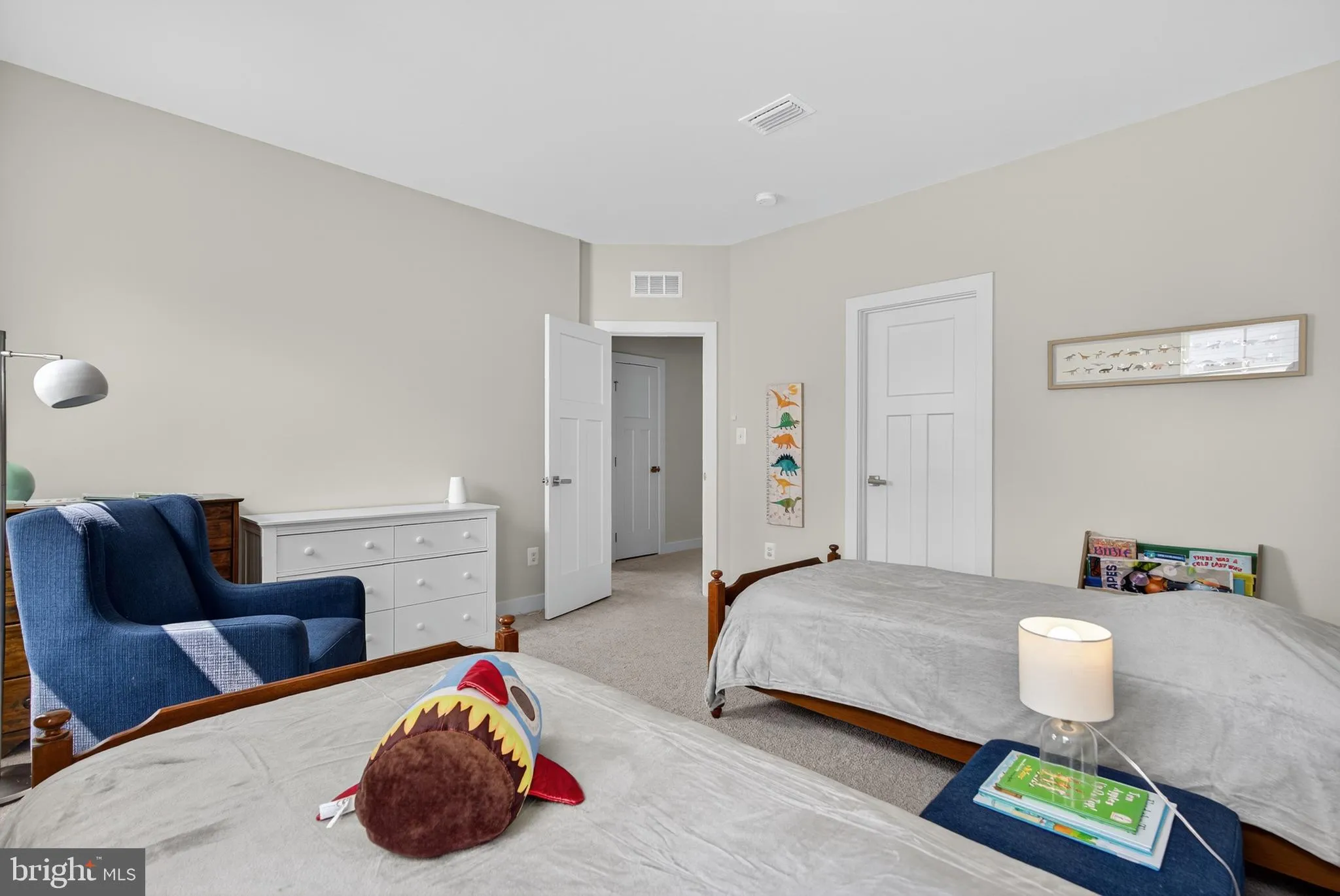 Aldie, Virginia 20105, United States, 4 Bedrooms Bedrooms, ,5 BathroomsBathrooms,Residential,Contingent,201381