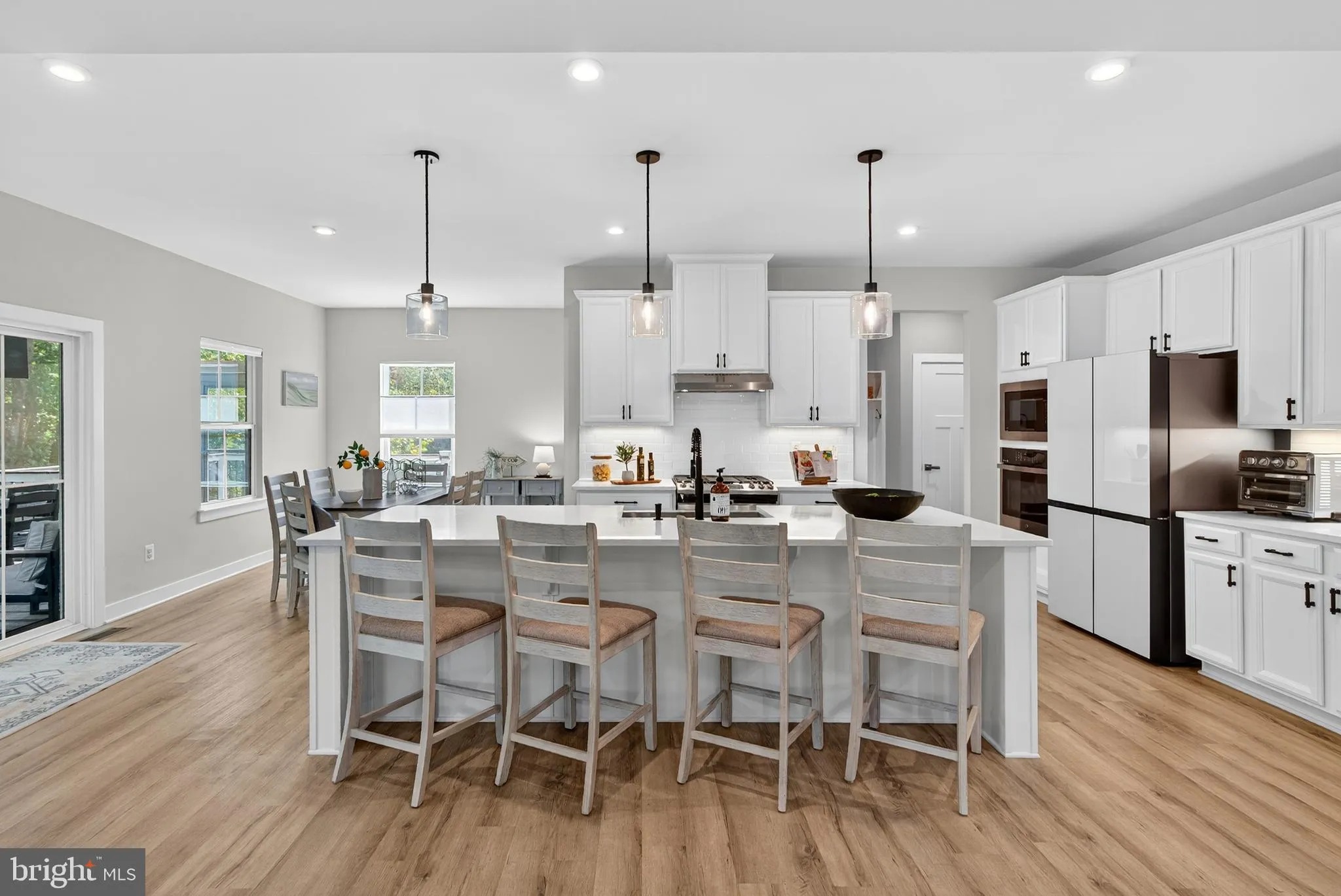 Aldie, Virginia 20105, United States, 4 Bedrooms Bedrooms, ,5 BathroomsBathrooms,Residential,Contingent,201381