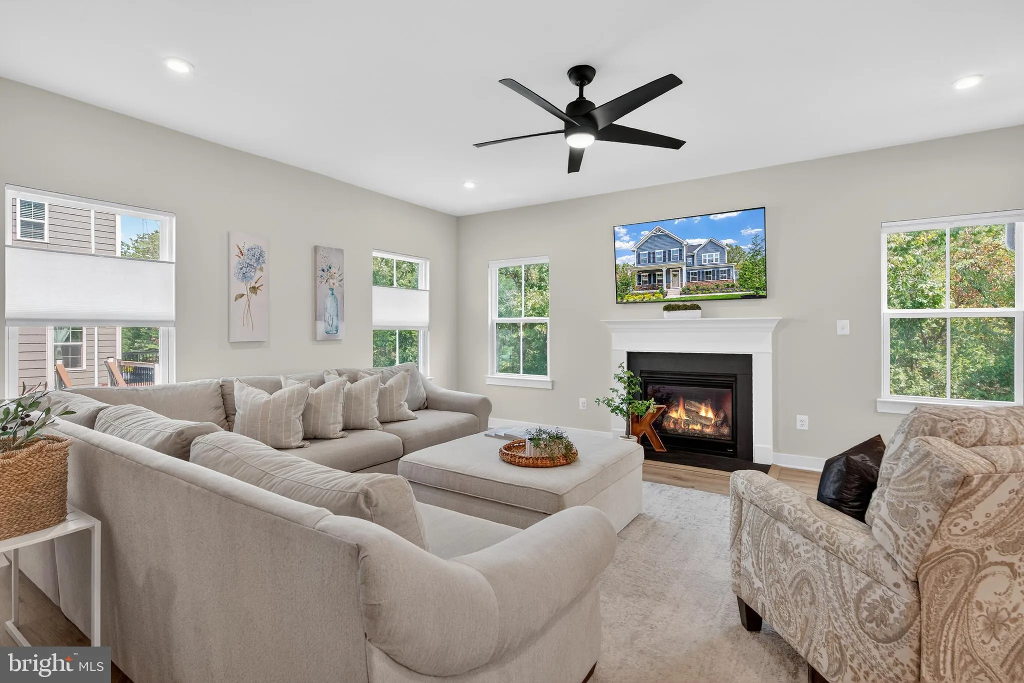 Aldie, Virginia 20105, United States, 4 Bedrooms Bedrooms, ,5 BathroomsBathrooms,Residential,Contingent,201381