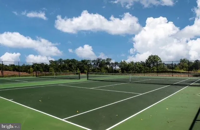 Aldie, Virginia 20105, United States, 4 Bedrooms Bedrooms, ,5 BathroomsBathrooms,Residential,Contingent,201381