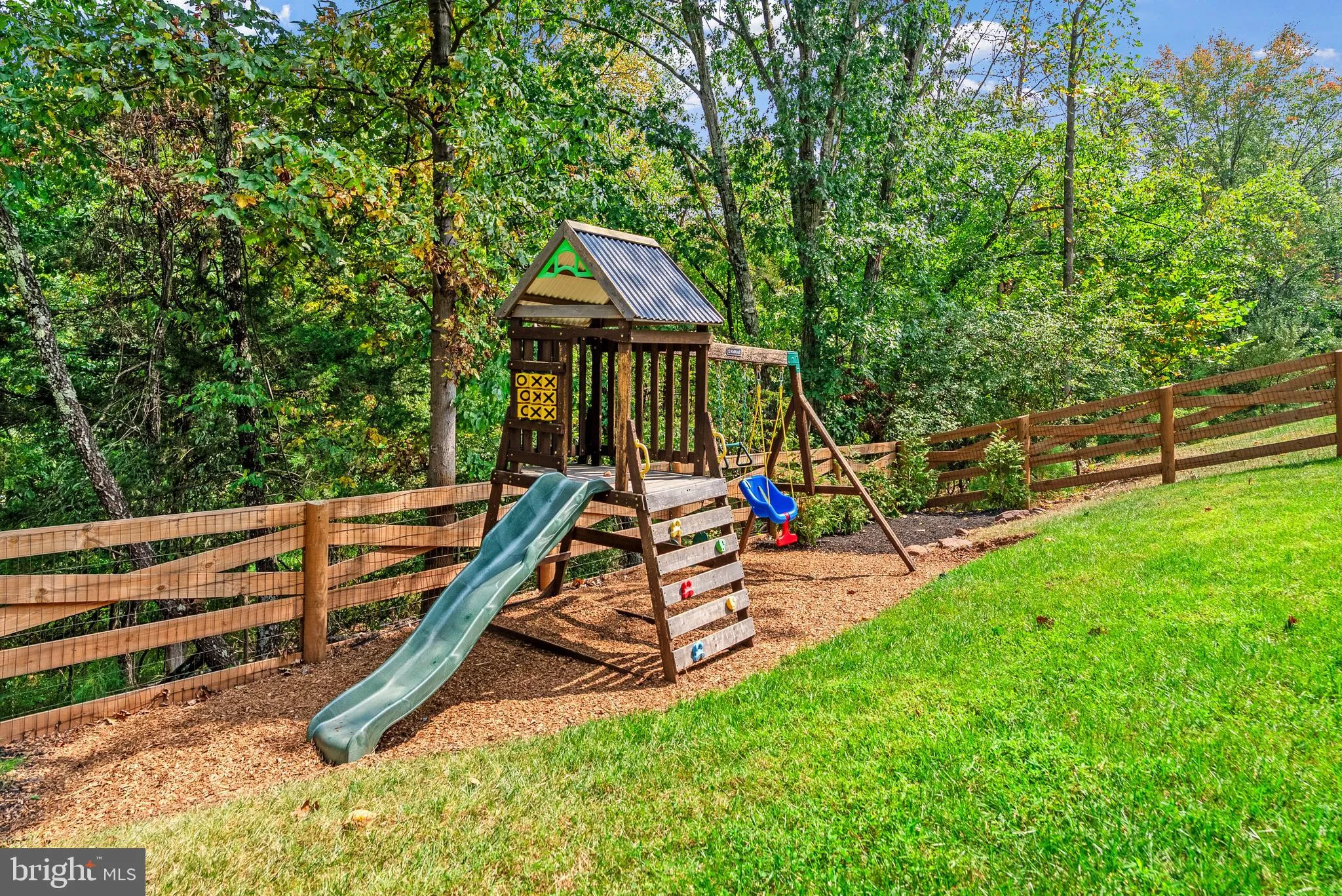 Aldie, Virginia 20105, United States, 4 Bedrooms Bedrooms, ,5 BathroomsBathrooms,Residential,Contingent,201381