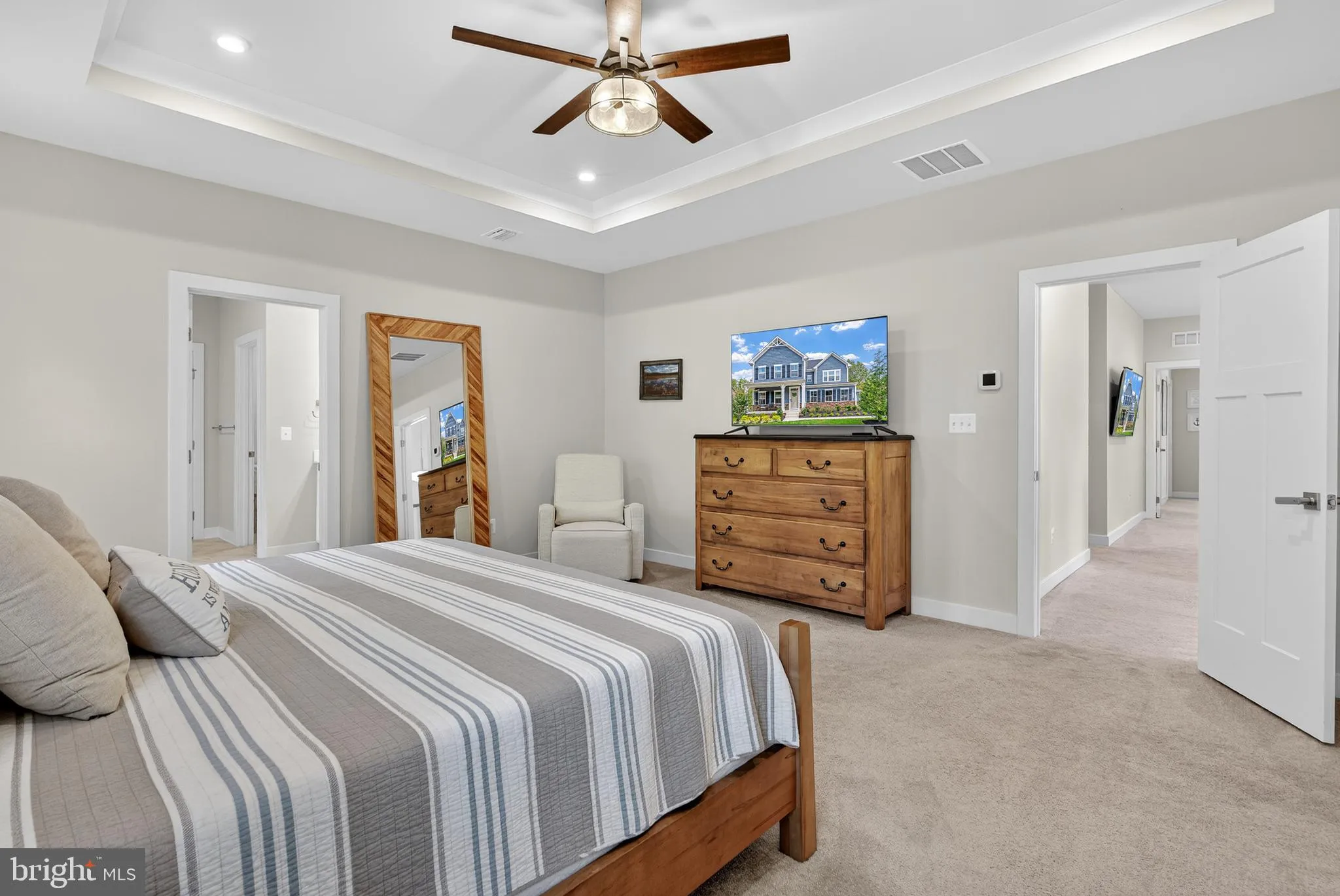 Aldie, Virginia 20105, United States, 4 Bedrooms Bedrooms, ,5 BathroomsBathrooms,Residential,Contingent,201381