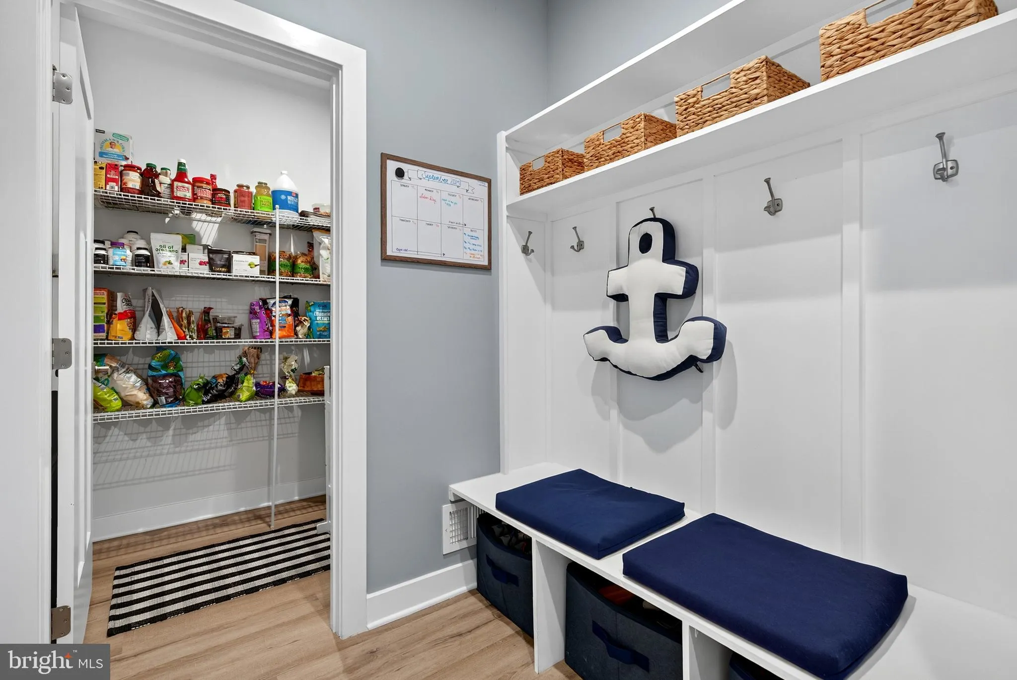 Aldie, Virginia 20105, United States, 4 Bedrooms Bedrooms, ,5 BathroomsBathrooms,Residential,Contingent,201381