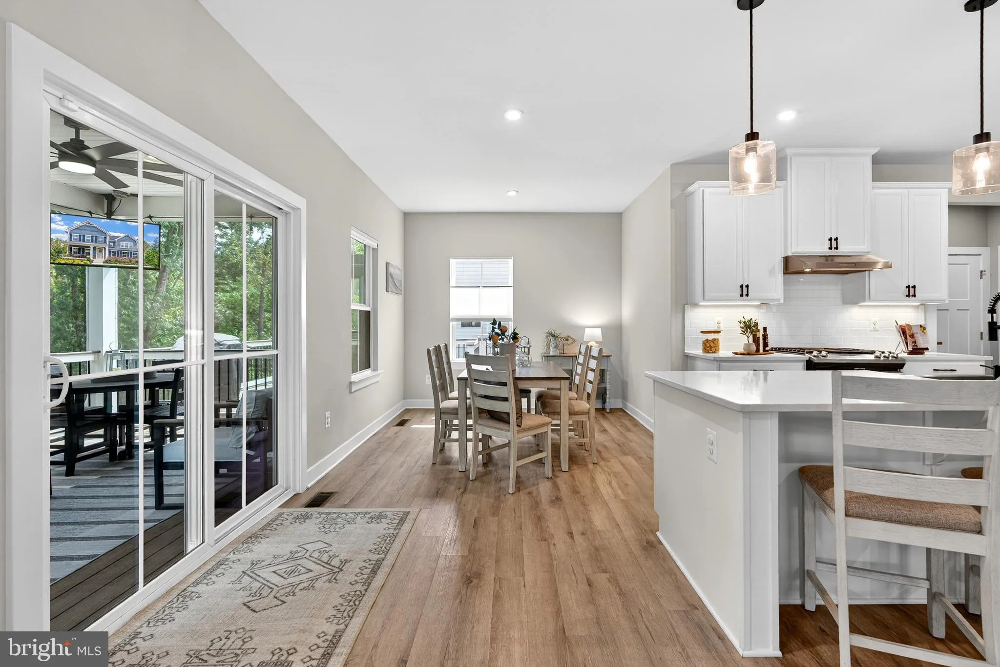 Aldie, Virginia 20105, United States, 4 Bedrooms Bedrooms, ,5 BathroomsBathrooms,Residential,Contingent,201381